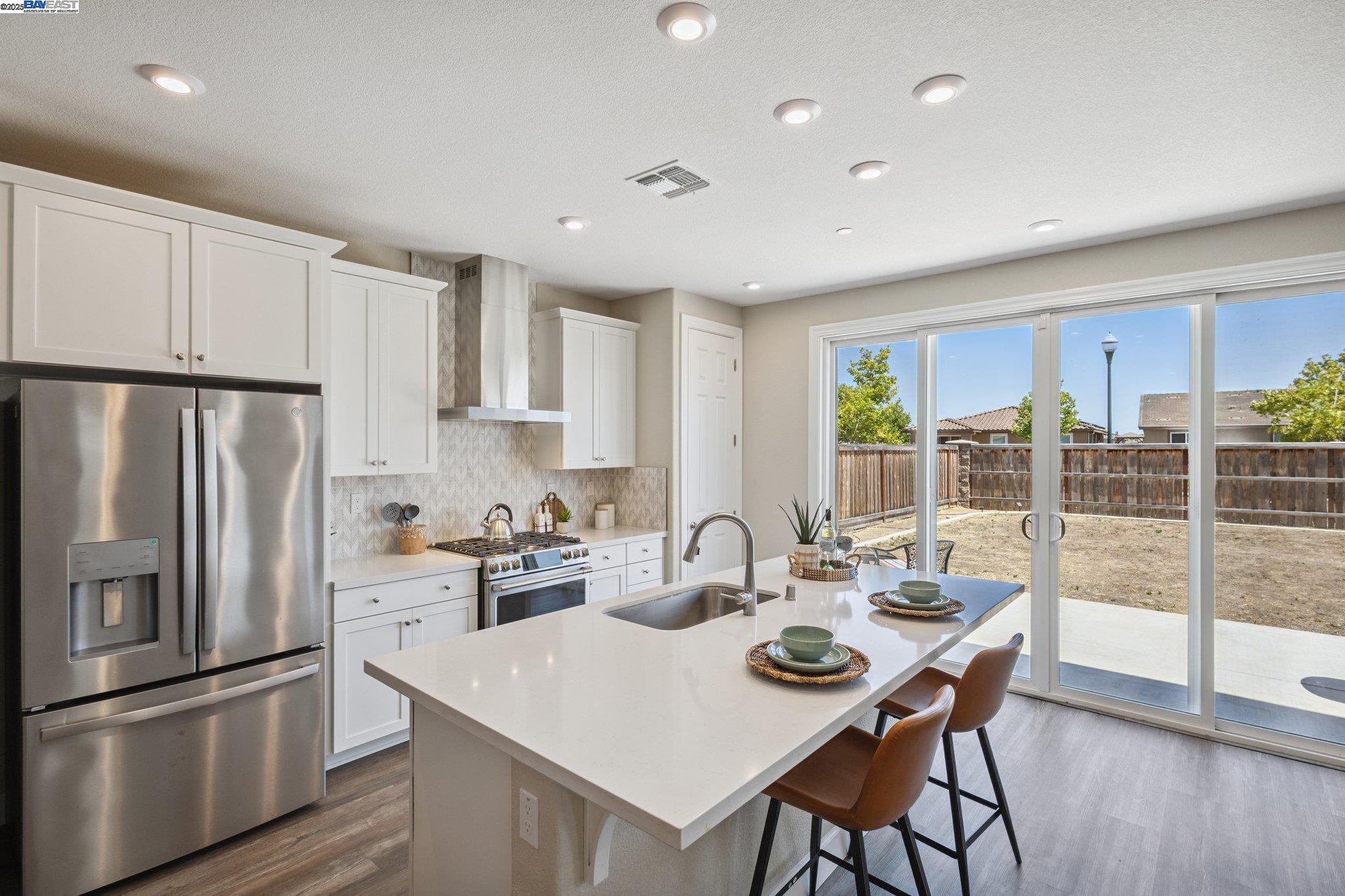 Detail Gallery Image 11 of 44 For 15492 Warbler Pl, Lathrop,  CA 95330 - 4 Beds | 3 Baths