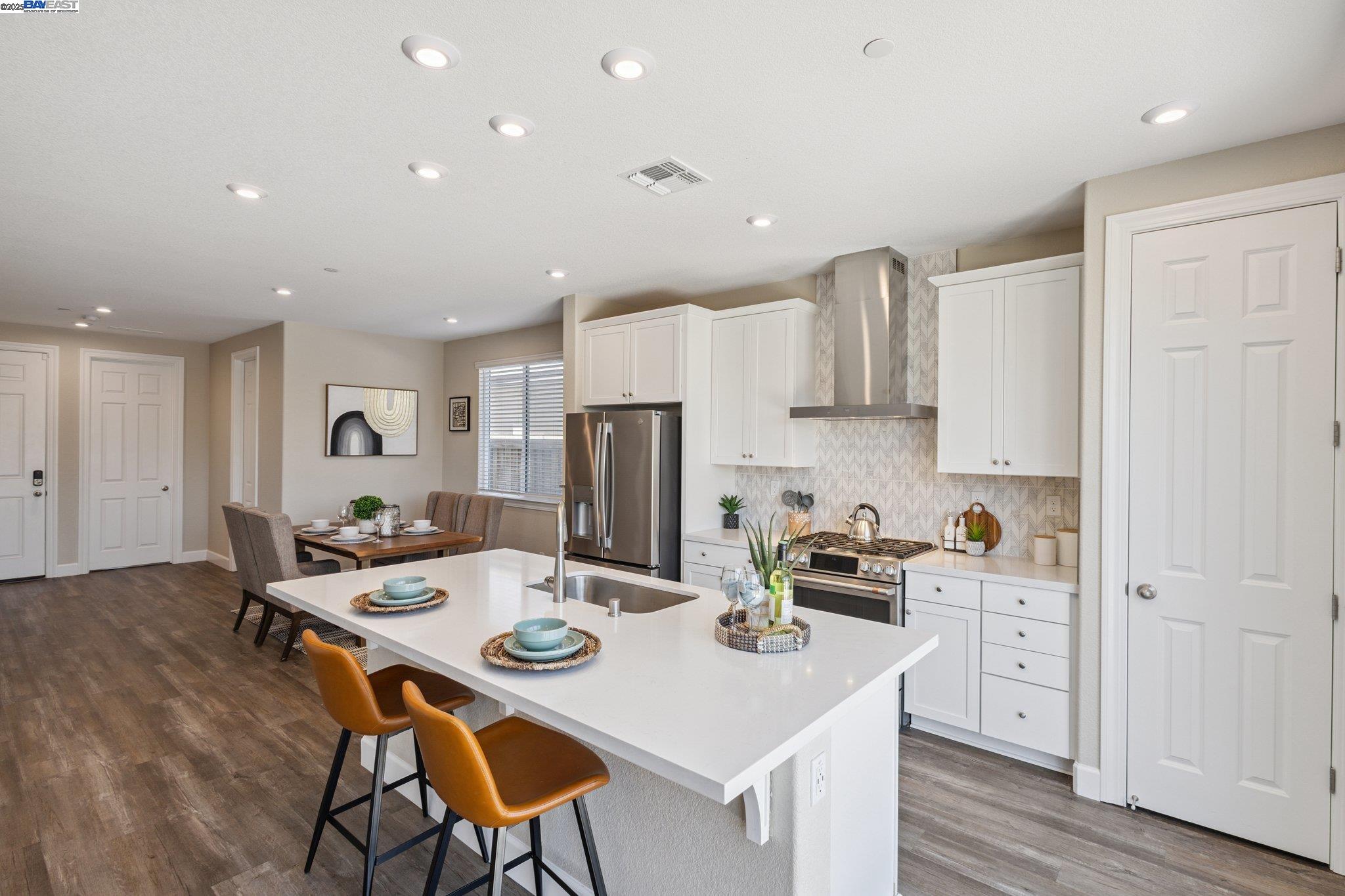 Detail Gallery Image 12 of 44 For 15492 Warbler Pl, Lathrop,  CA 95330 - 4 Beds | 3 Baths