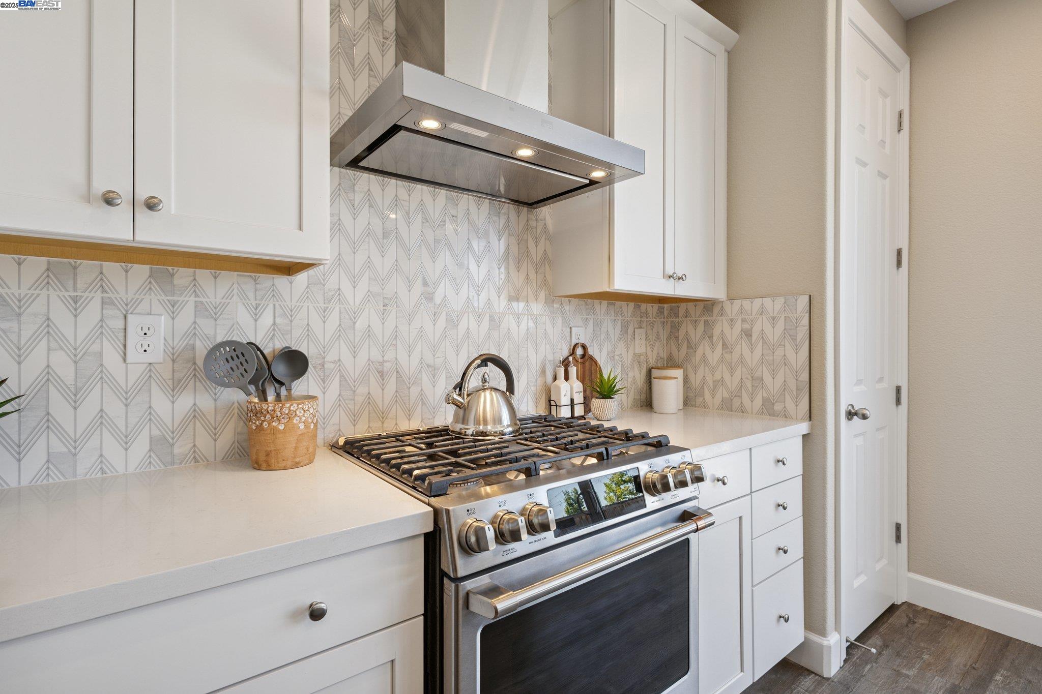 Detail Gallery Image 15 of 44 For 15492 Warbler Pl, Lathrop,  CA 95330 - 4 Beds | 3 Baths