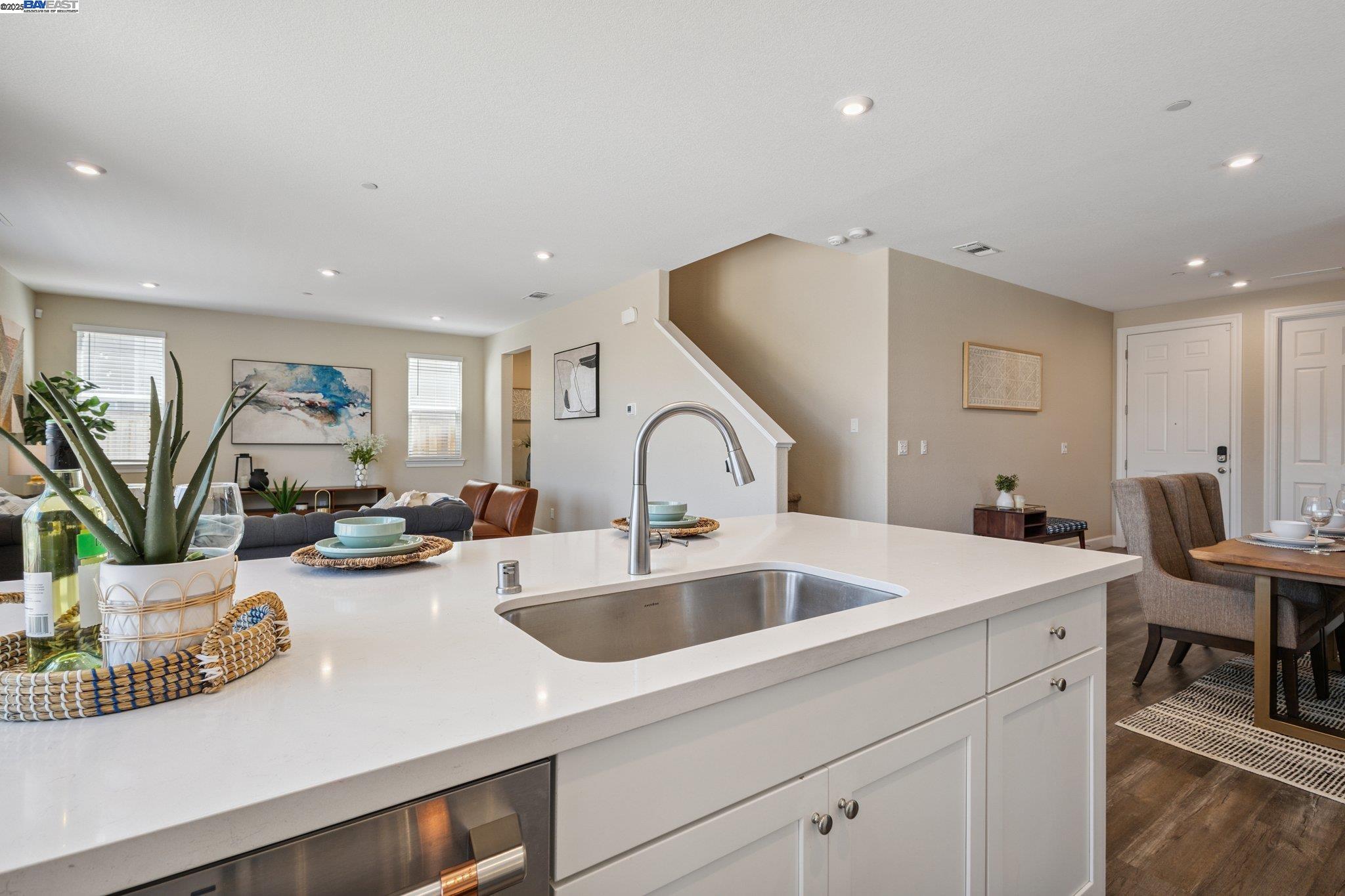 Detail Gallery Image 16 of 44 For 15492 Warbler Pl, Lathrop,  CA 95330 - 4 Beds | 3 Baths