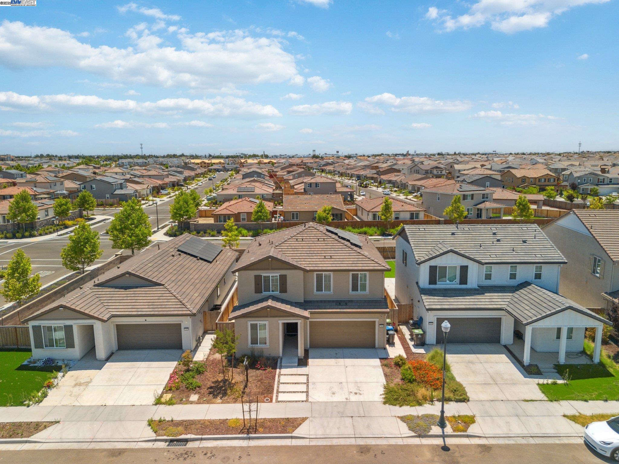 Detail Gallery Image 5 of 44 For 15492 Warbler Pl, Lathrop,  CA 95330 - 4 Beds | 3 Baths
