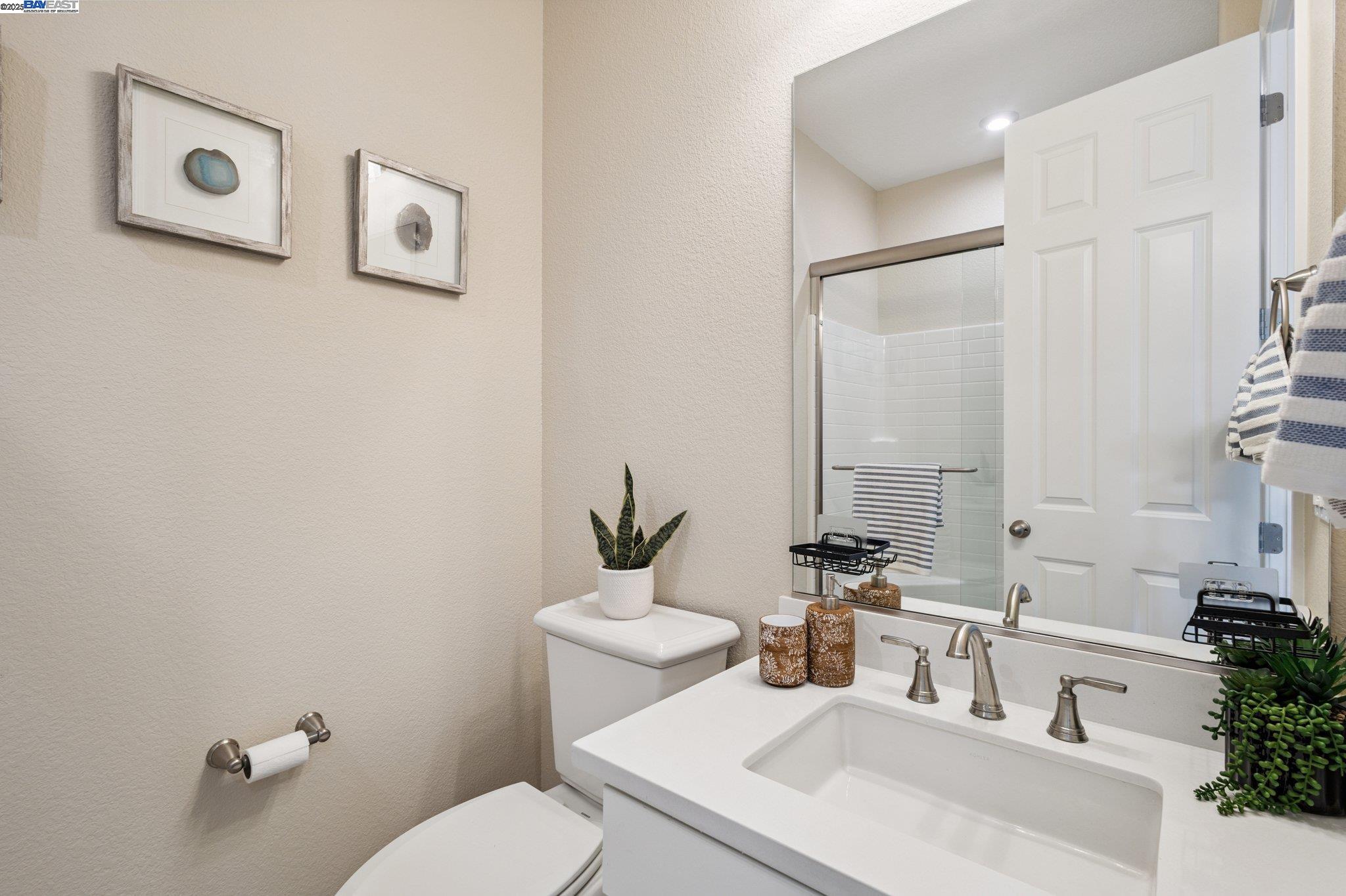 Detail Gallery Image 8 of 44 For 15492 Warbler Pl, Lathrop,  CA 95330 - 4 Beds | 3 Baths