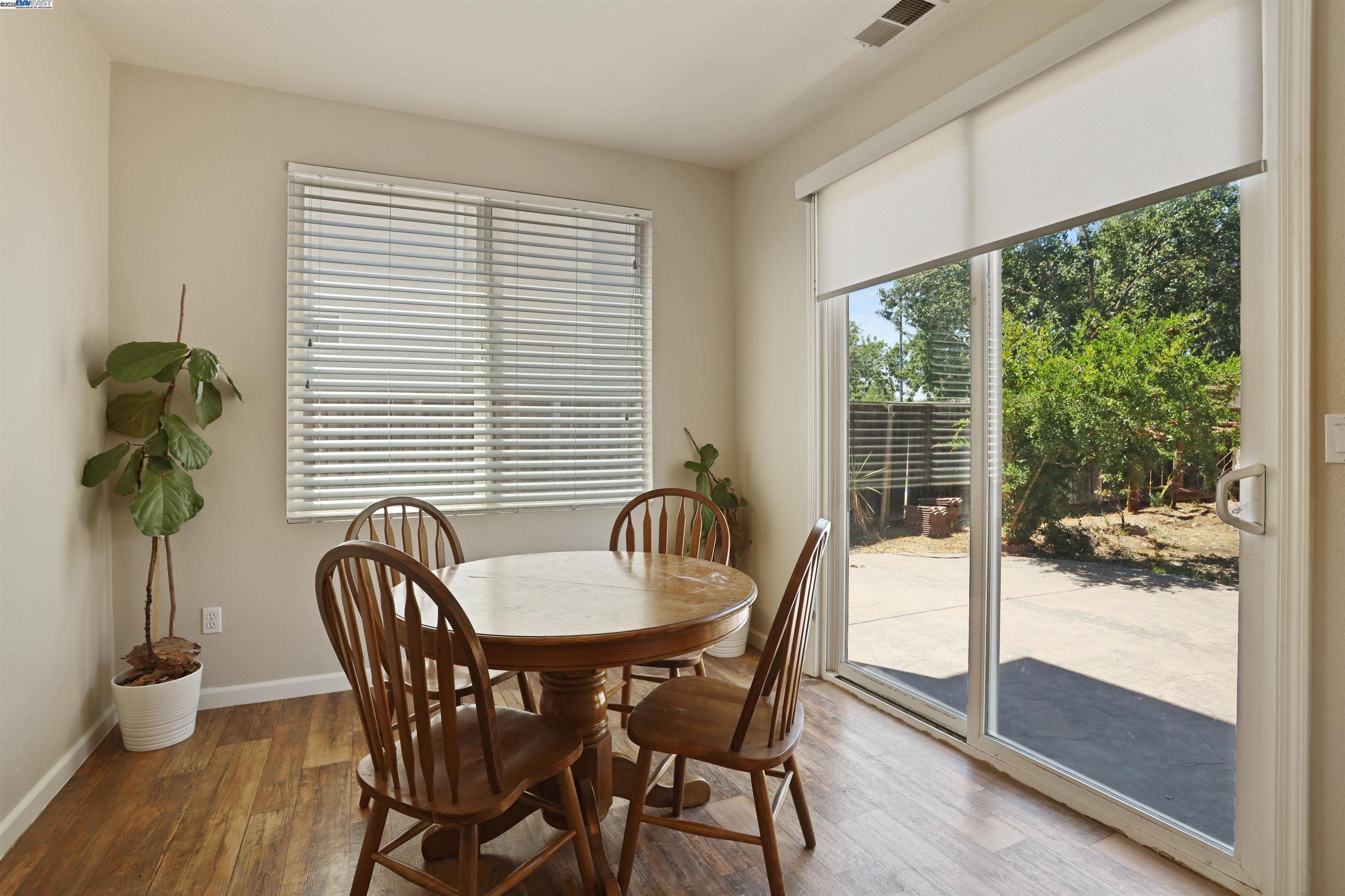 Detail Gallery Image 14 of 43 For 1841 Oregano Way, Tracy,  CA 95376-6727 - 5 Beds | 3 Baths