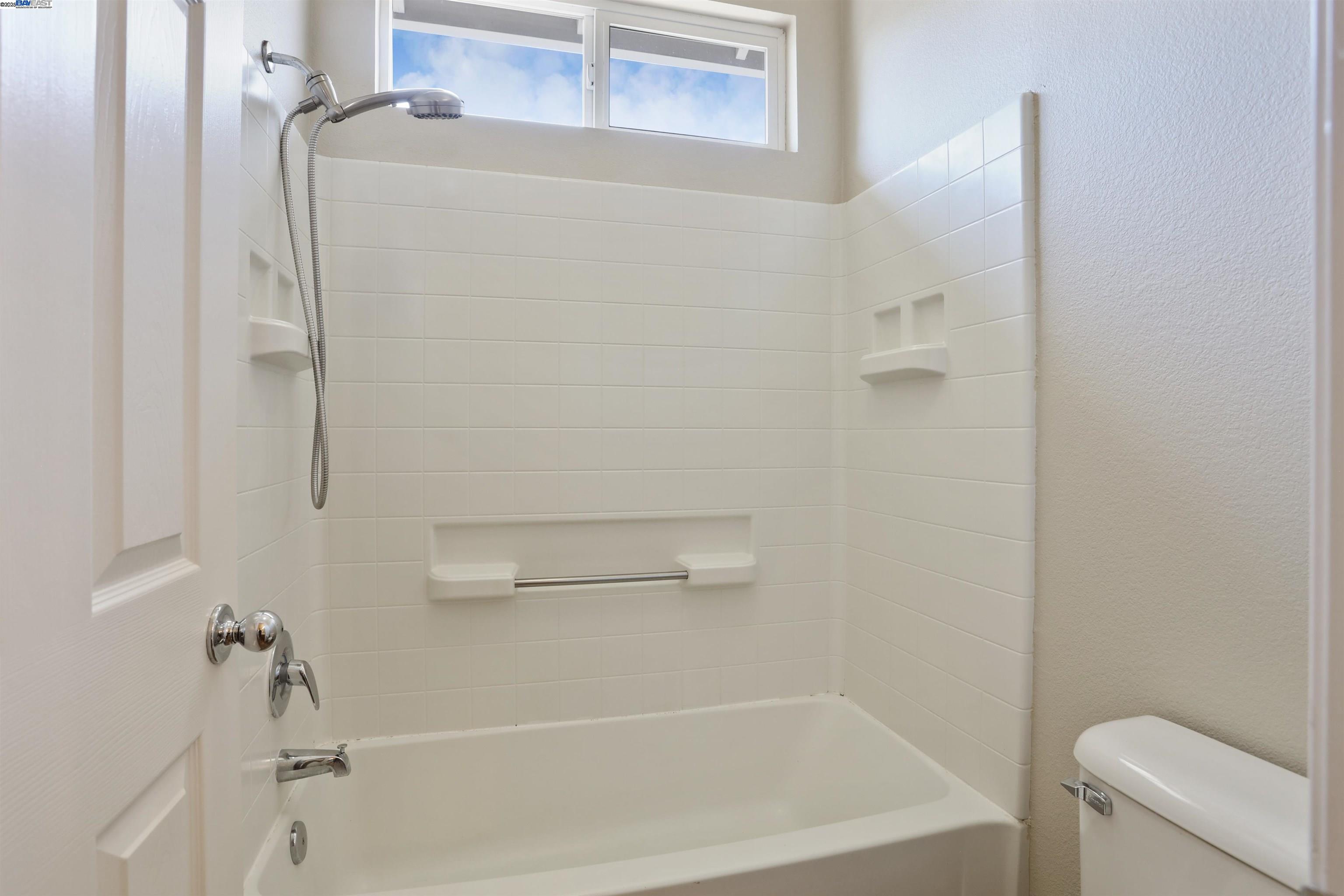 Detail Gallery Image 22 of 43 For 1841 Oregano Way, Tracy,  CA 95376-6727 - 5 Beds | 3 Baths