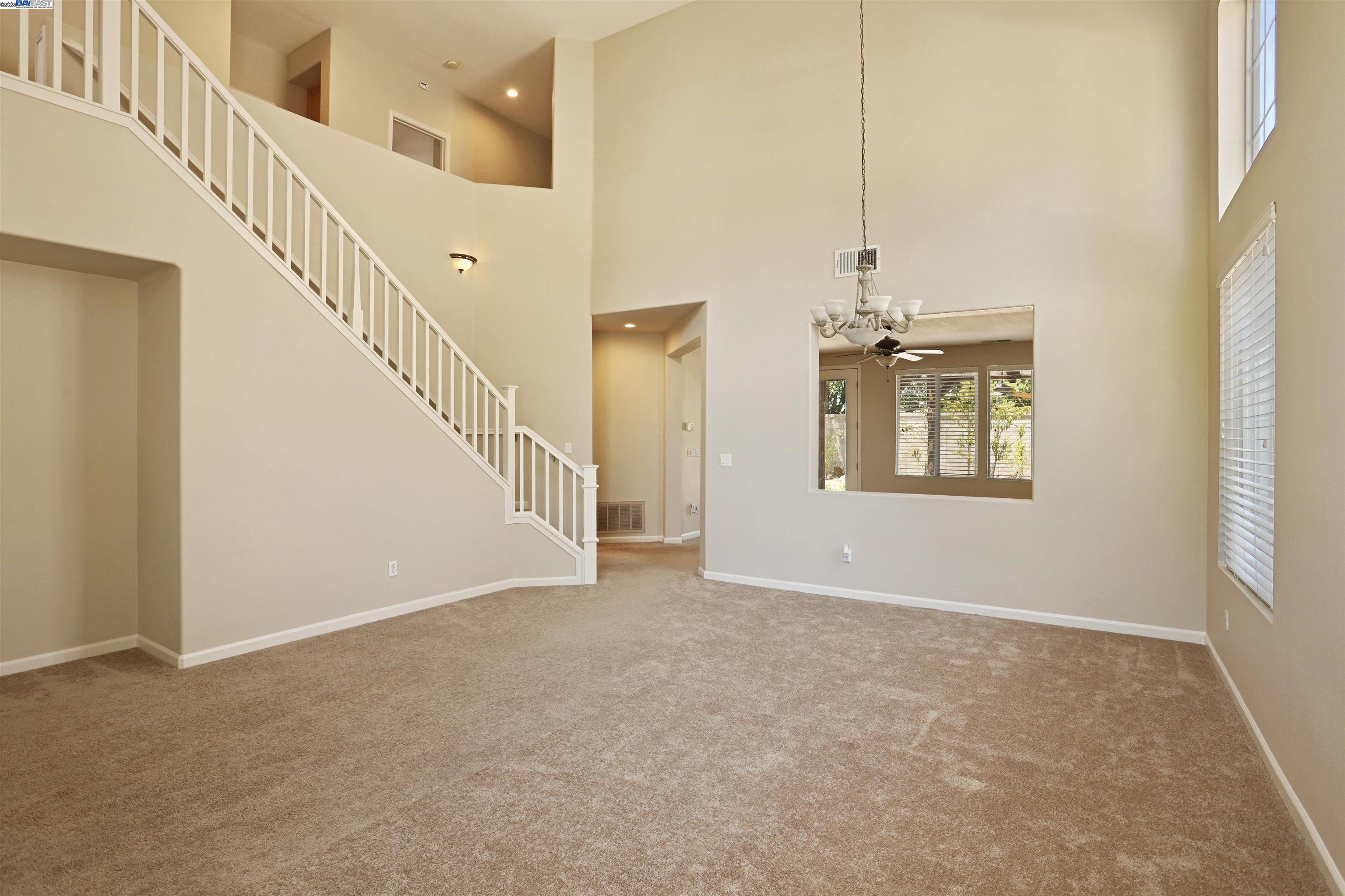 Detail Gallery Image 5 of 43 For 1841 Oregano Way, Tracy,  CA 95376-6727 - 5 Beds | 3 Baths