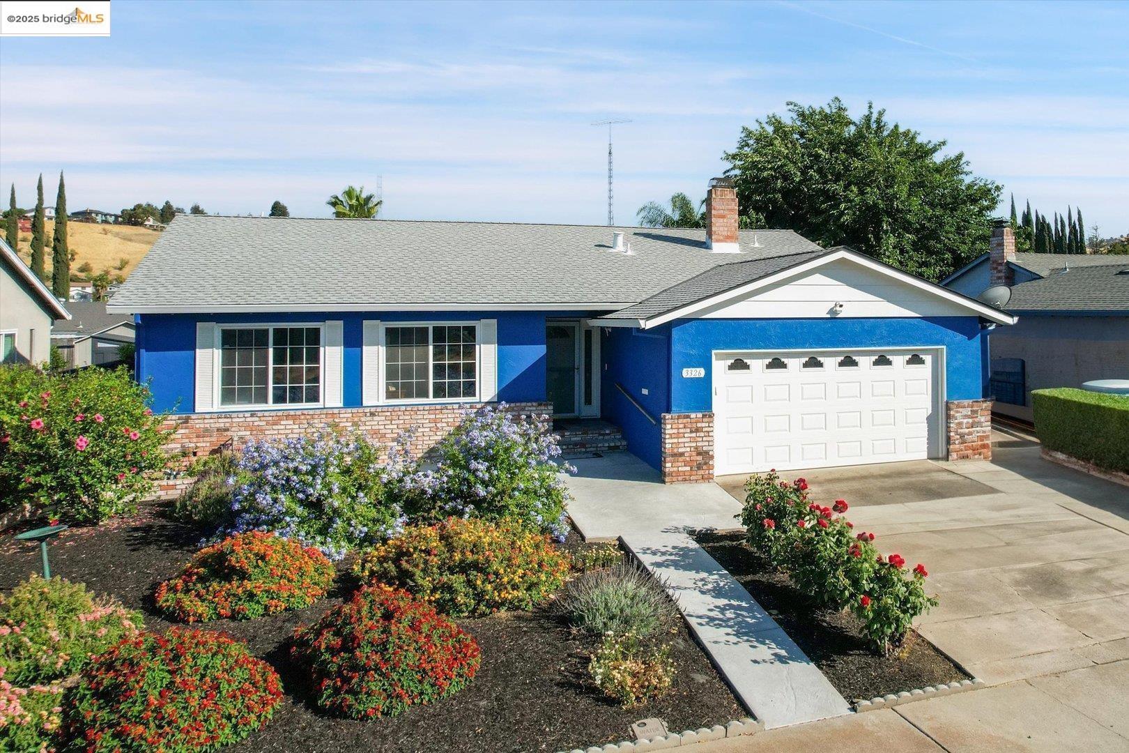 Detail Gallery Image 1 of 33 For 3326 Hacienda Way, Antioch,  CA 94509 - 3 Beds | 2 Baths