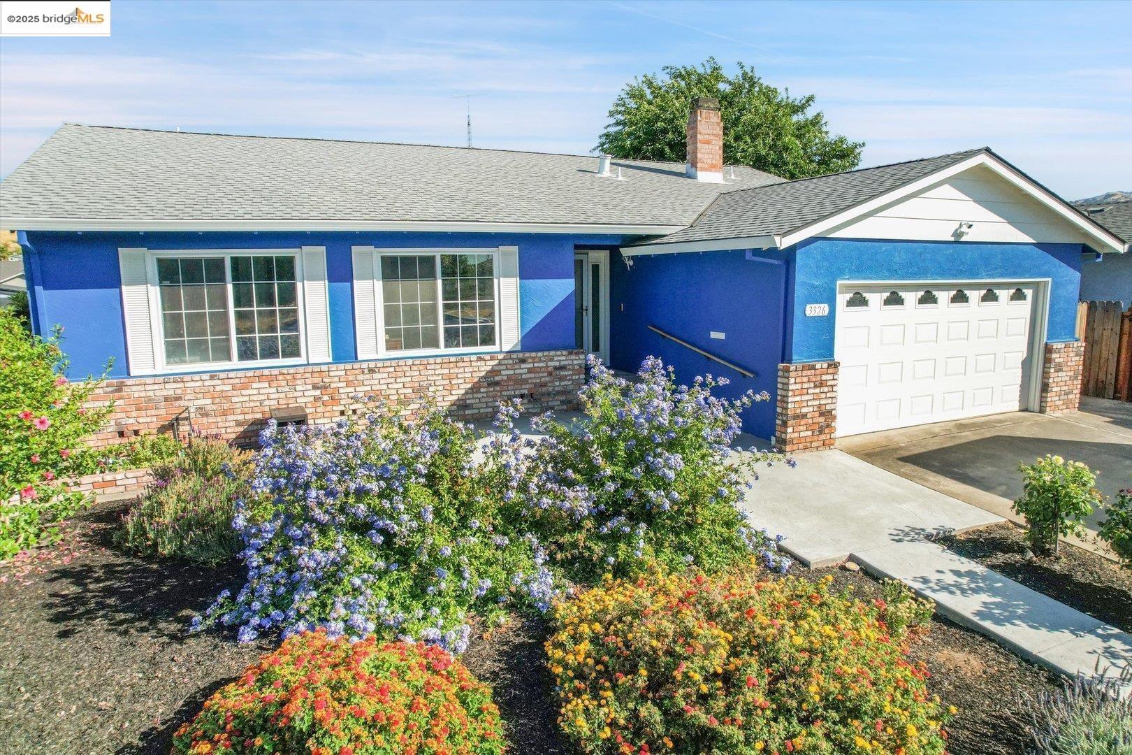 Detail Gallery Image 2 of 33 For 3326 Hacienda Way, Antioch,  CA 94509 - 3 Beds | 2 Baths