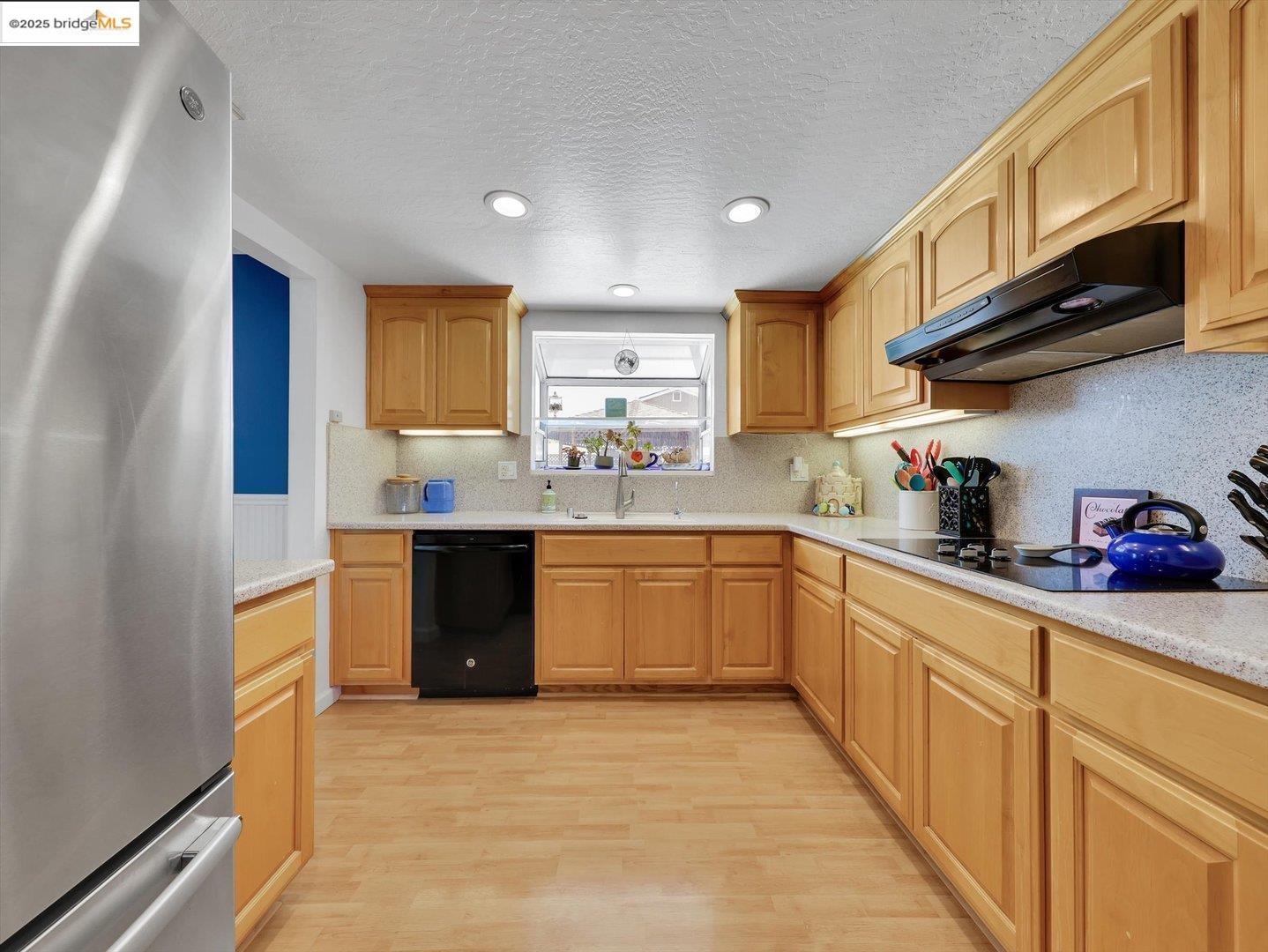 Detail Gallery Image 14 of 33 For 3326 Hacienda Way, Antioch,  CA 94509 - 3 Beds | 2 Baths