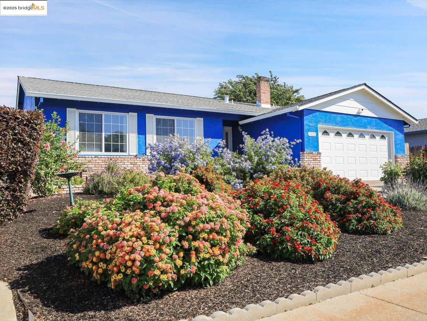Detail Gallery Image 3 of 33 For 3326 Hacienda Way, Antioch,  CA 94509 - 3 Beds | 2 Baths
