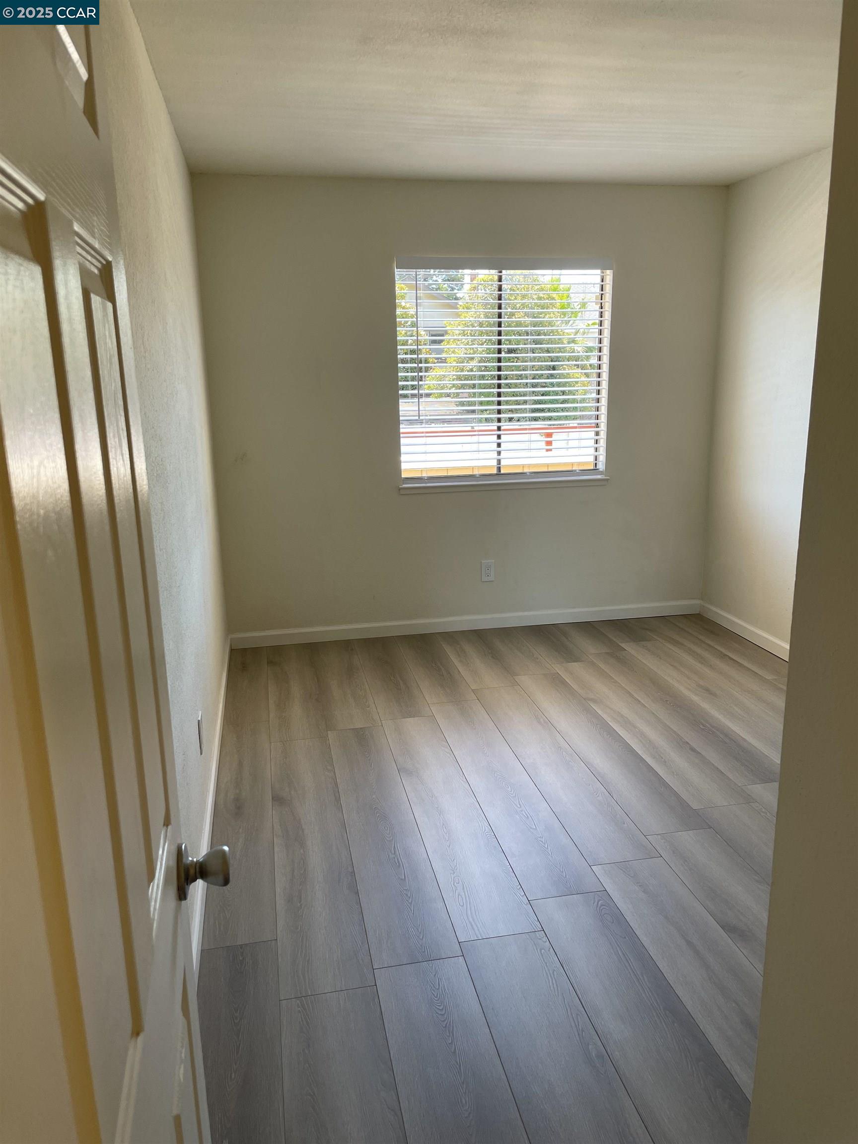 Detail Gallery Image 4 of 16 For 5050 Valley Crest Dr. #66,  Concord,  CA 94521 - 3 Beds | 2 Baths