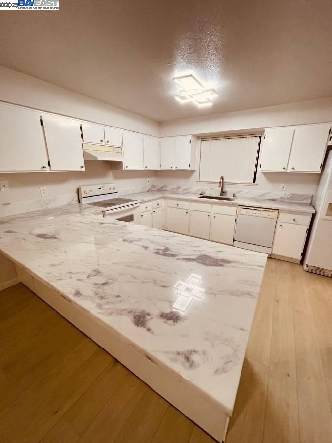 Detail Gallery Image 2 of 12 For 7963 Arcade Lake Lane, Citrus Heights,  CA 95610 - 2 Beds | 2 Baths