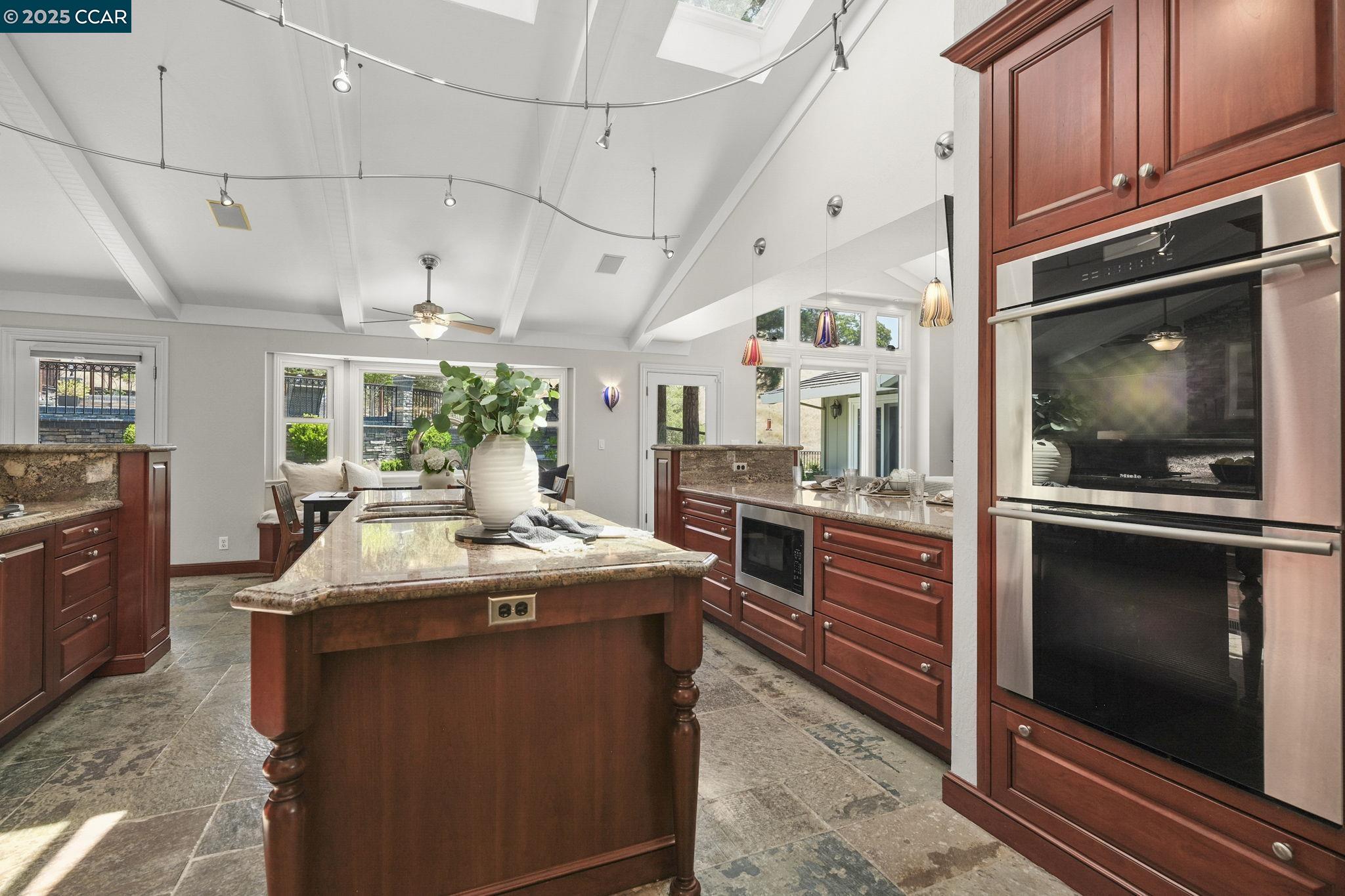 Detail Gallery Image 16 of 49 For 1883 Piedras Cir, Alamo,  CA 94507 - 4 Beds | 3 Baths