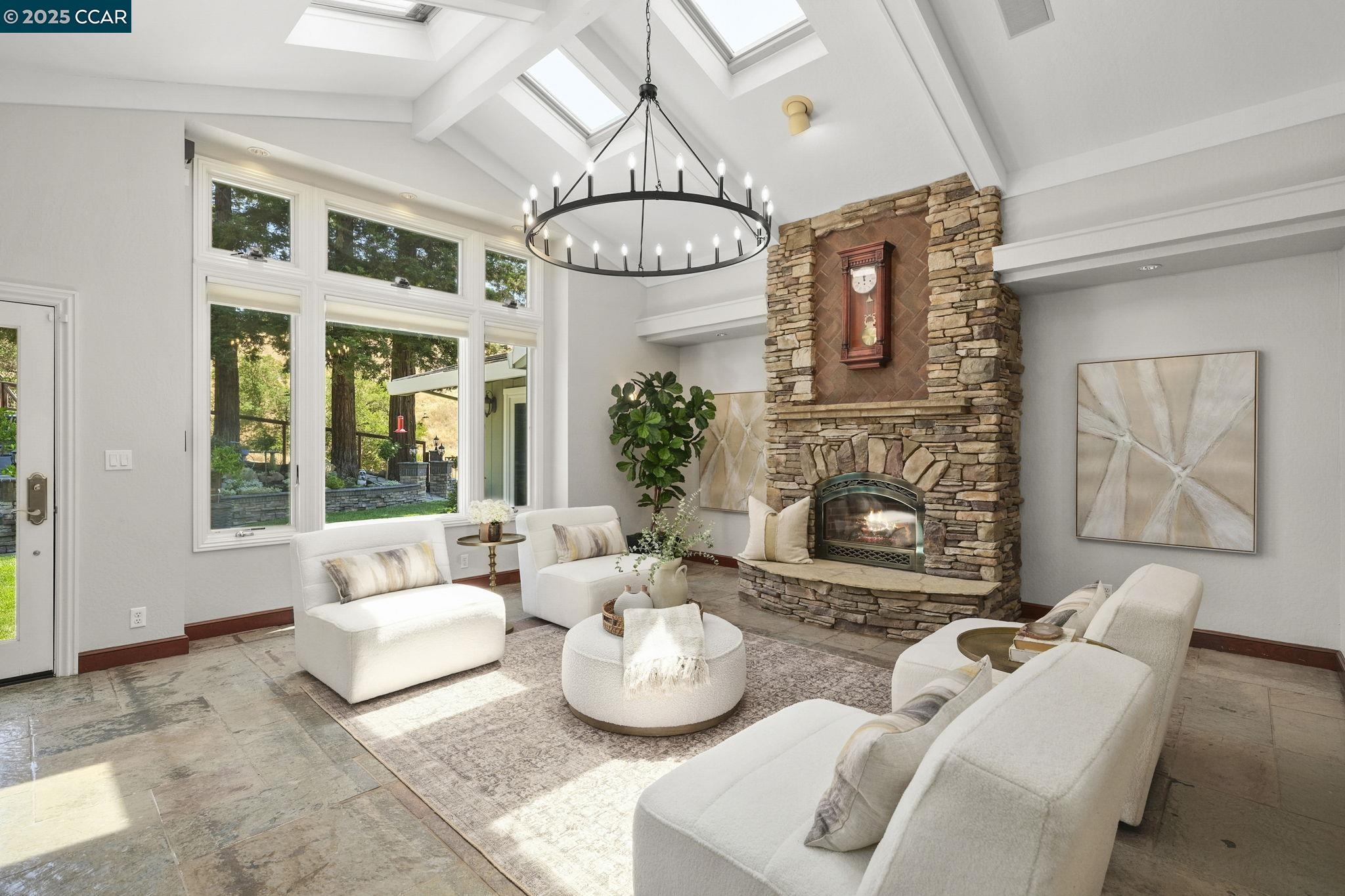 Detail Gallery Image 8 of 49 For 1883 Piedras Cir, Alamo,  CA 94507 - 4 Beds | 3 Baths