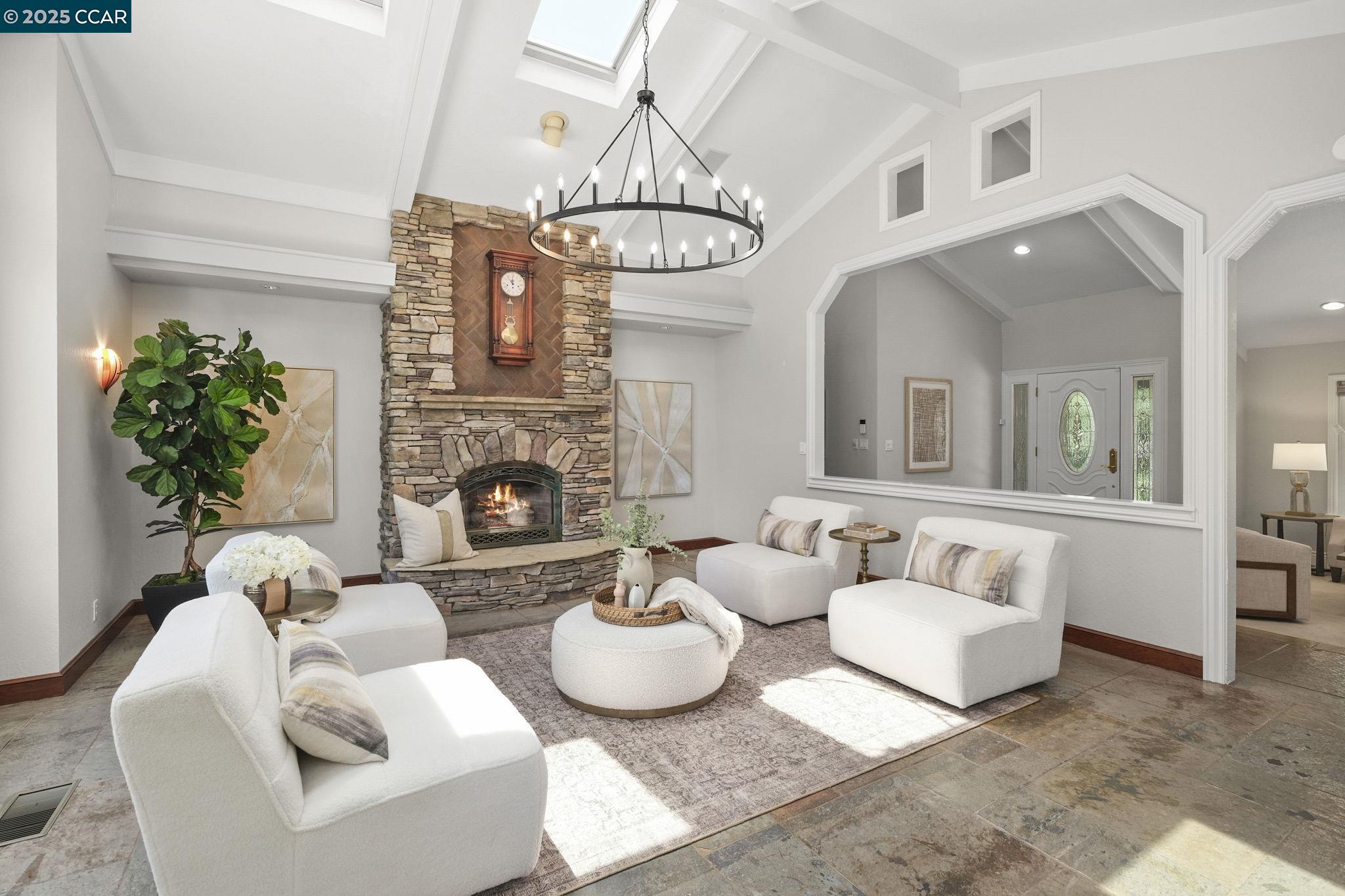 Detail Gallery Image 9 of 49 For 1883 Piedras Cir, Alamo,  CA 94507 - 4 Beds | 3 Baths