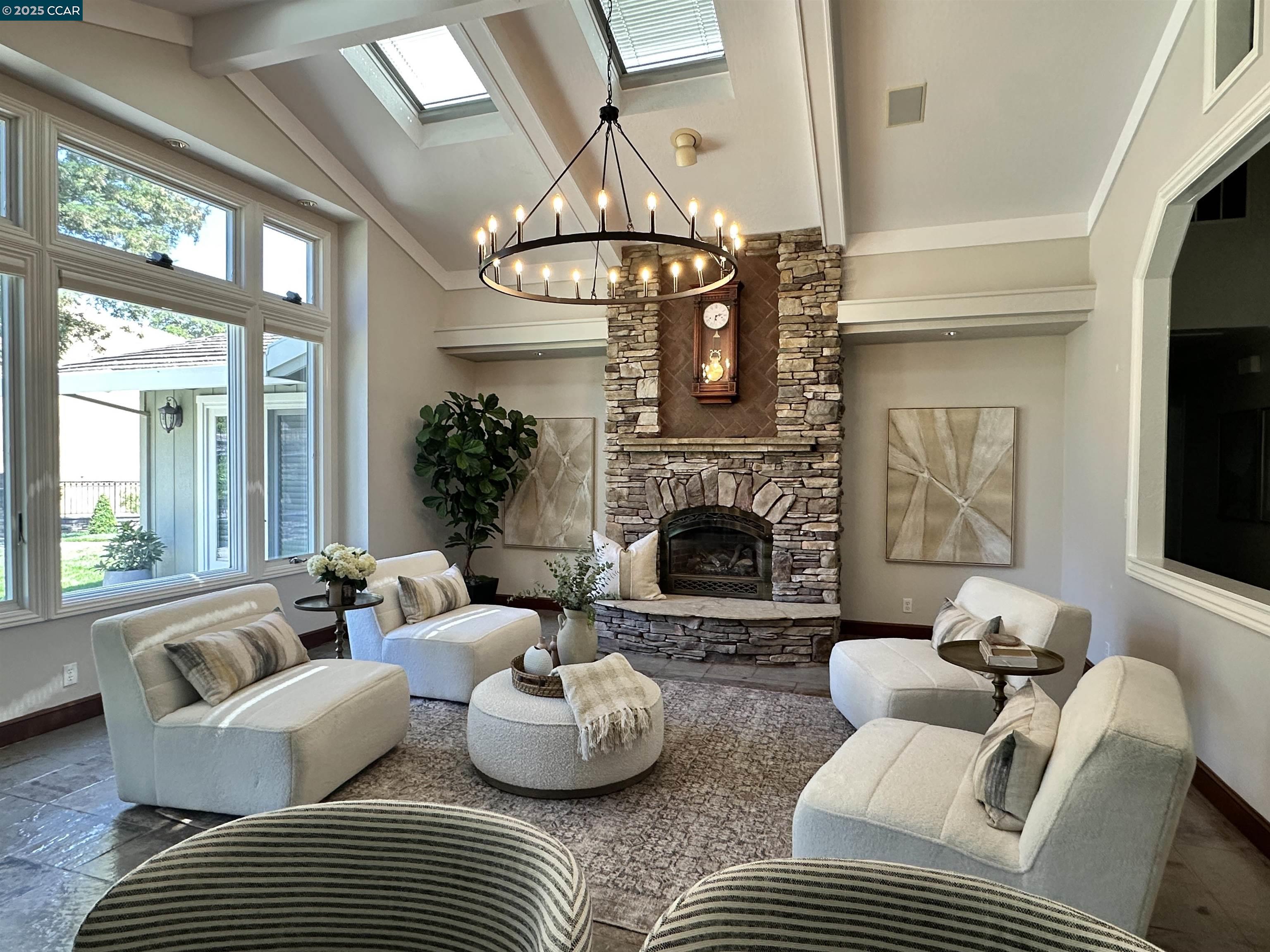 Detail Gallery Image 10 of 49 For 1883 Piedras Cir, Alamo,  CA 94507 - 4 Beds | 3 Baths