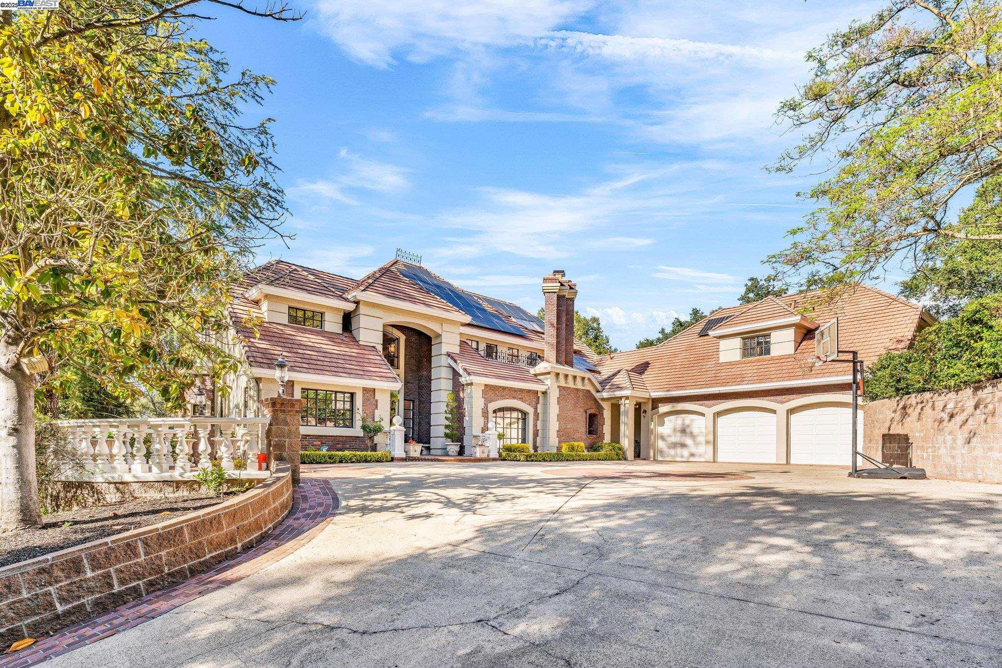 Detail Gallery Image 2 of 56 For 219 Valley Oaks Dr, Alamo,  CA 94507 - 4 Beds | 4/1 Baths