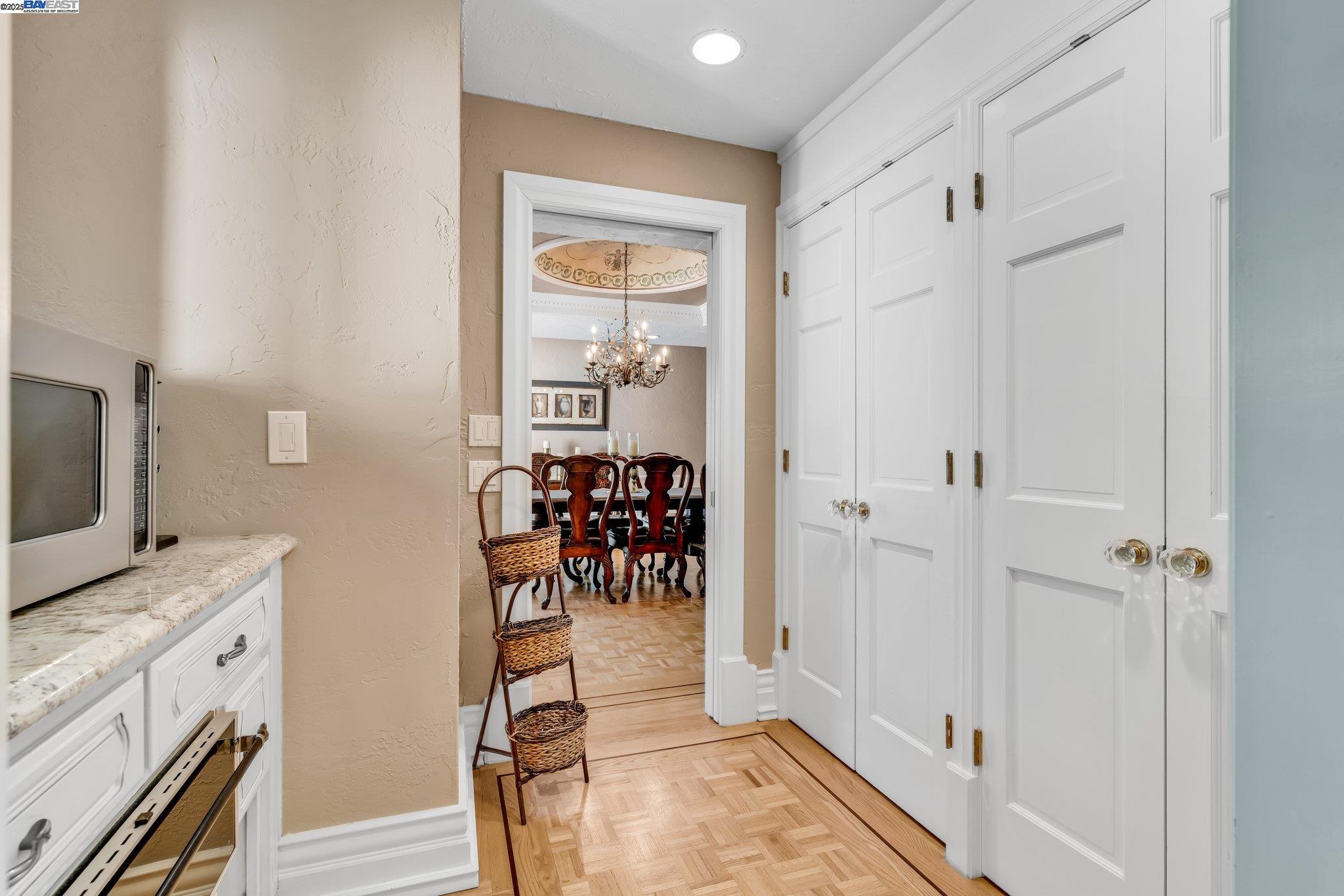 Detail Gallery Image 18 of 56 For 219 Valley Oaks Dr, Alamo,  CA 94507 - 4 Beds | 4/1 Baths