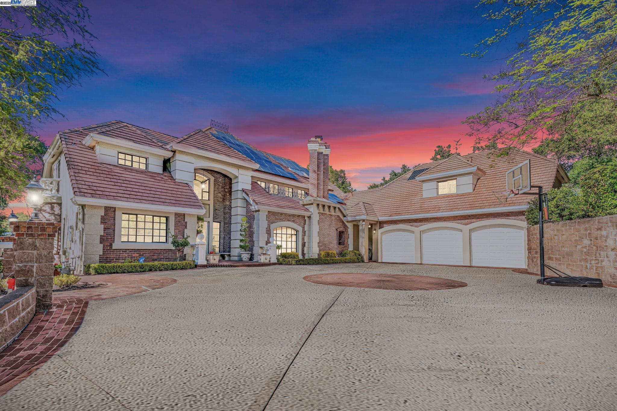 Detail Gallery Image 4 of 56 For 219 Valley Oaks Dr, Alamo,  CA 94507 - 4 Beds | 4/1 Baths