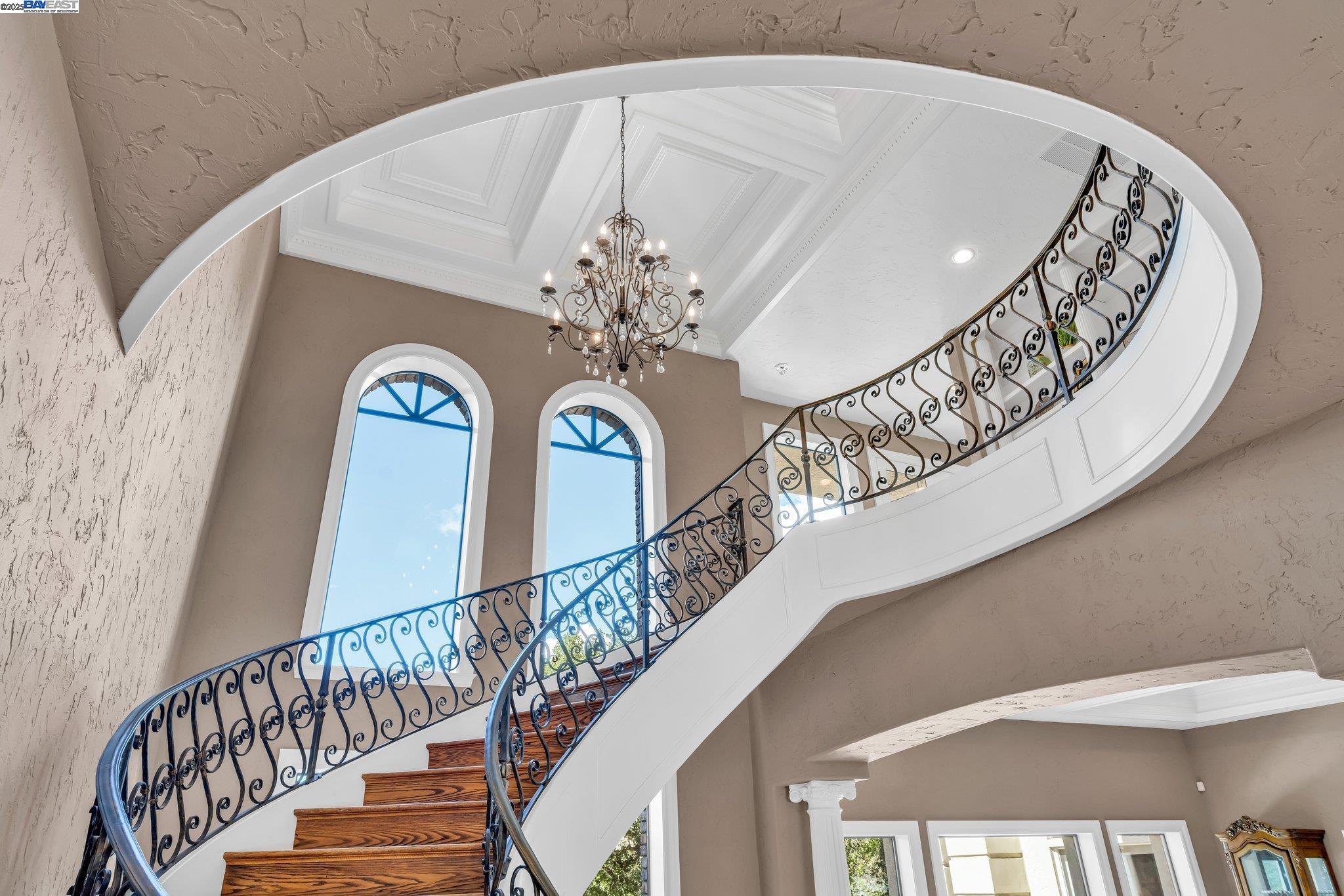 Detail Gallery Image 5 of 56 For 219 Valley Oaks Dr, Alamo,  CA 94507 - 4 Beds | 4/1 Baths
