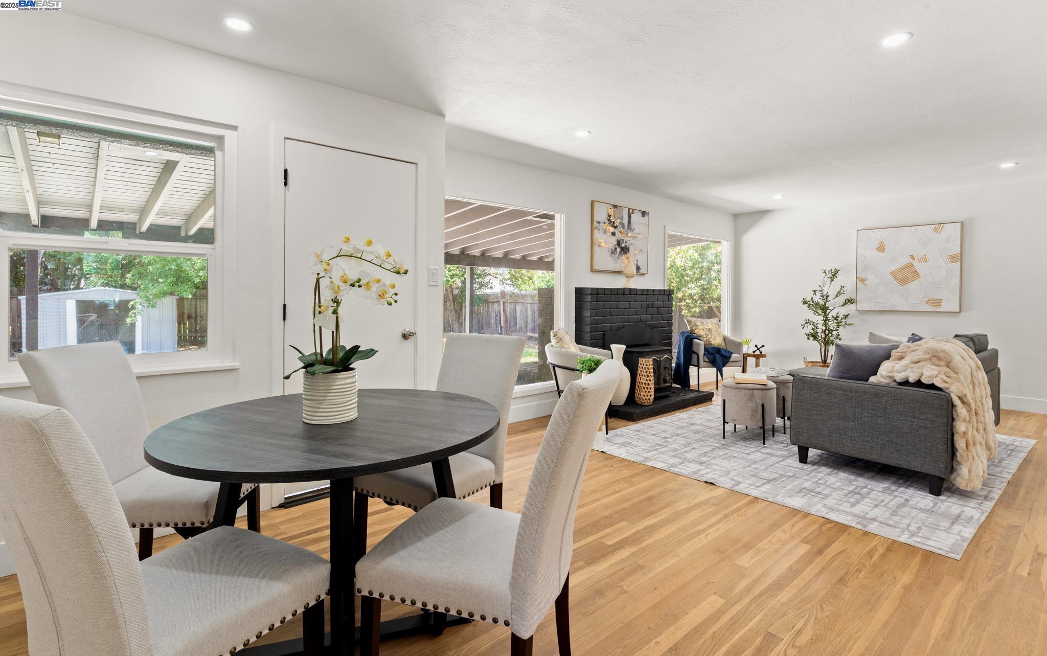 Detail Gallery Image 2 of 35 For 2726 De Ovan Ave, Stockton,  CA 95204 - 3 Beds | 2 Baths