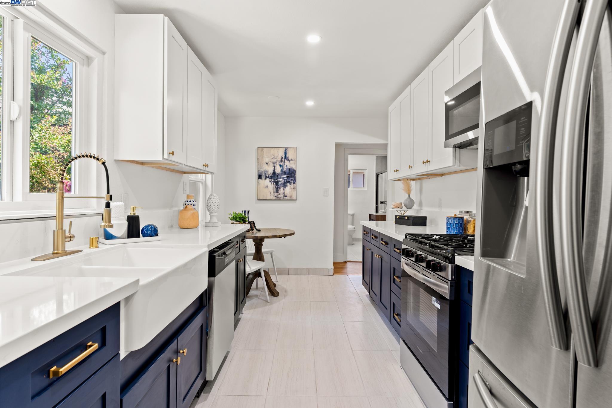 Detail Gallery Image 13 of 35 For 2726 De Ovan Ave, Stockton,  CA 95204 - 3 Beds | 2 Baths