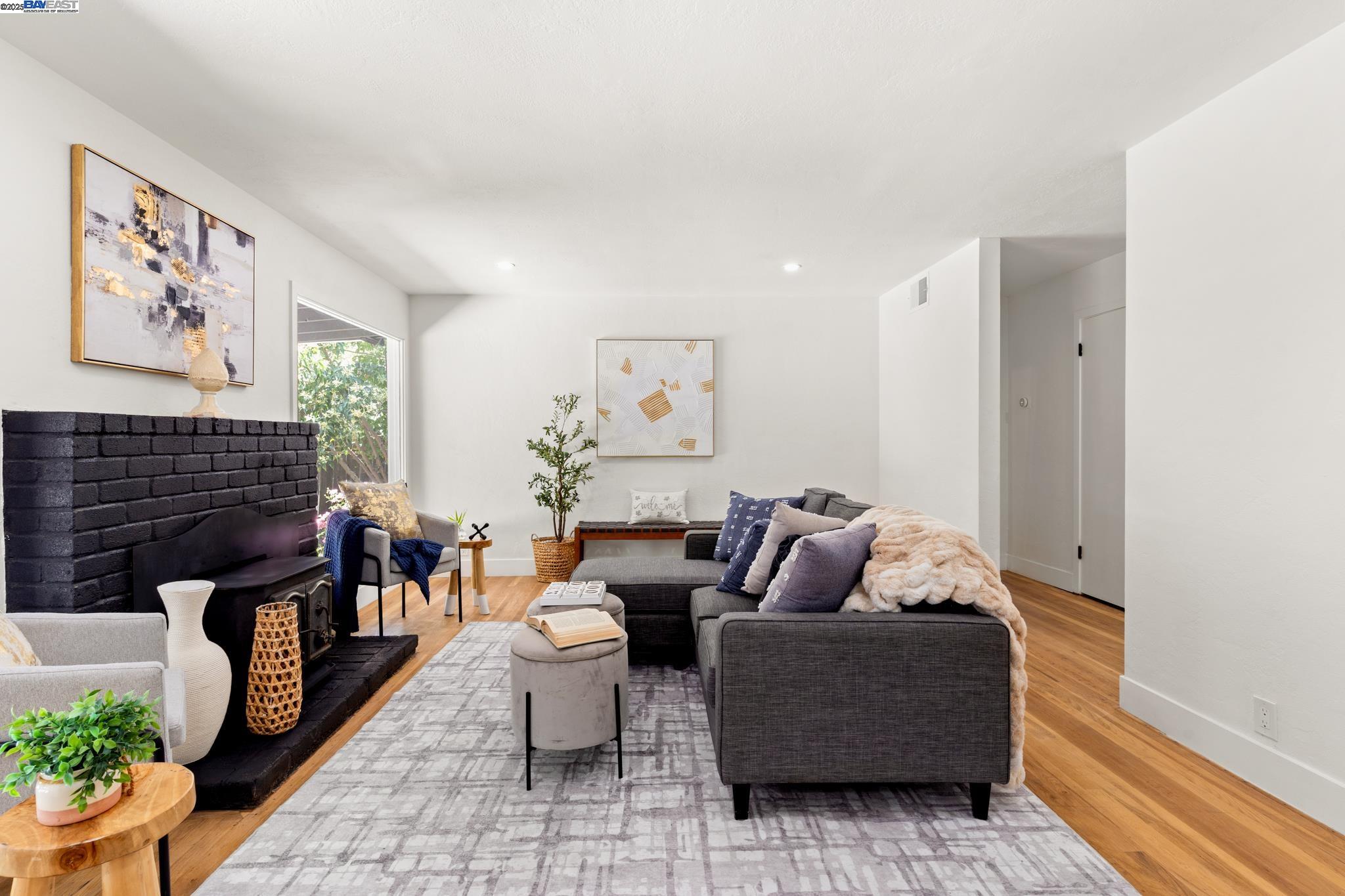 Detail Gallery Image 8 of 35 For 2726 De Ovan Ave, Stockton,  CA 95204 - 3 Beds | 2 Baths
