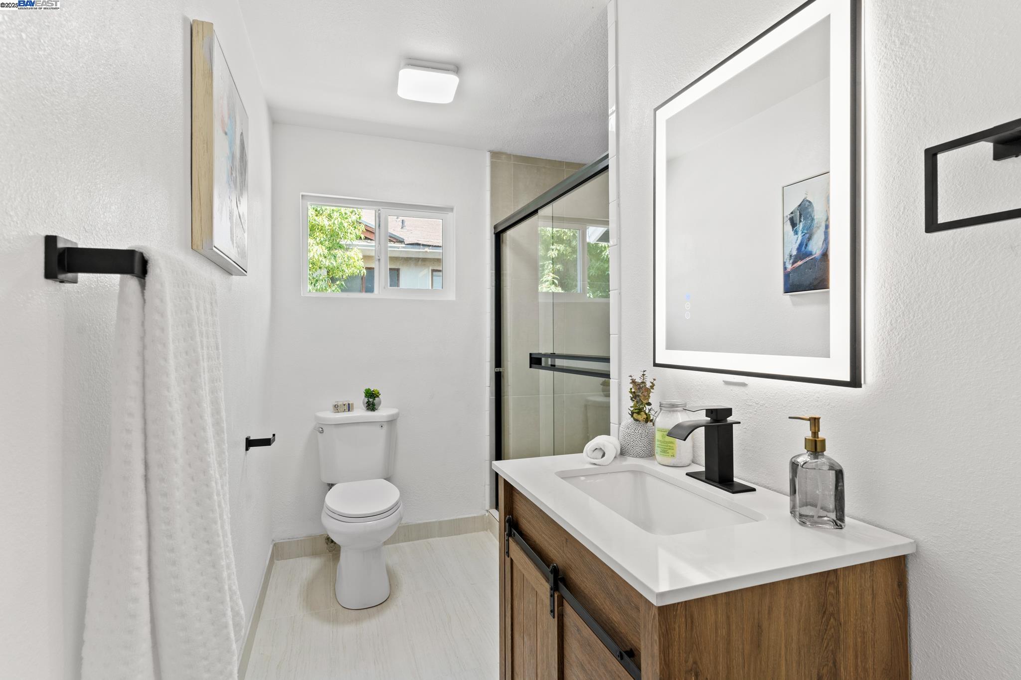 Detail Gallery Image 9 of 35 For 2726 De Ovan Ave, Stockton,  CA 95204 - 3 Beds | 2 Baths