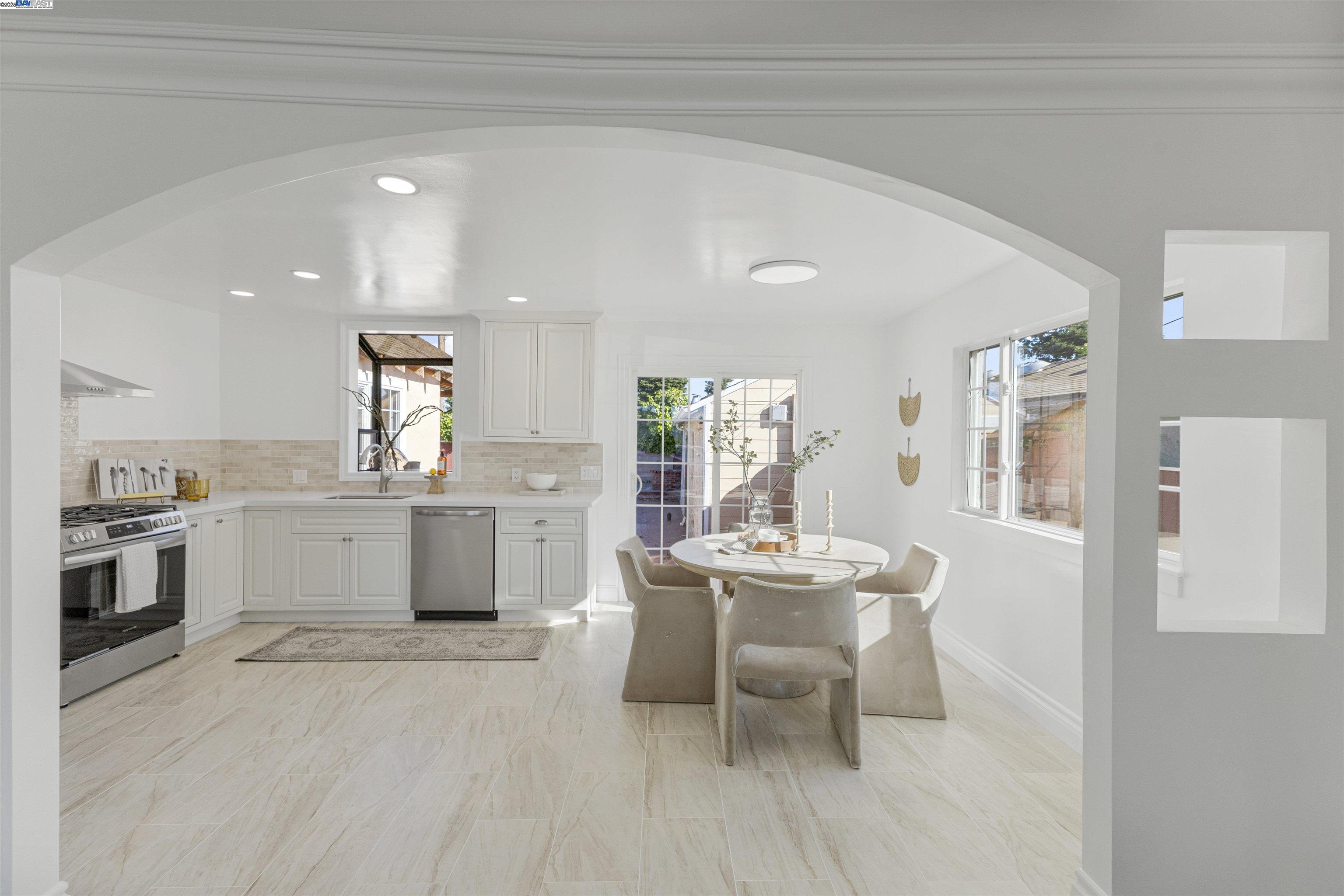 Detail Gallery Image 11 of 38 For 1535 Valley St, San Leandro,  CA 94577 - 3 Beds | 2 Baths