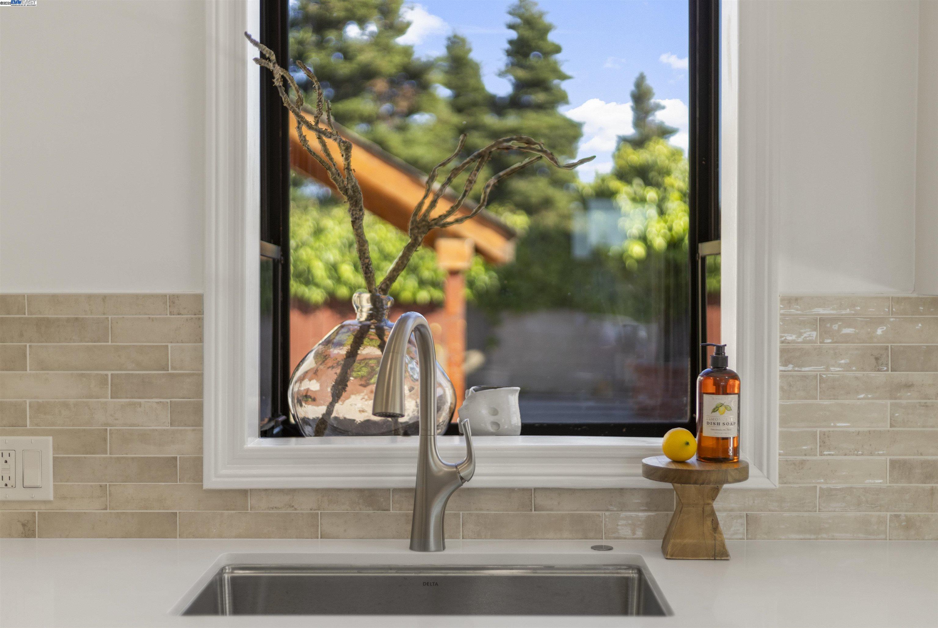 Detail Gallery Image 13 of 38 For 1535 Valley St, San Leandro,  CA 94577 - 3 Beds | 2 Baths