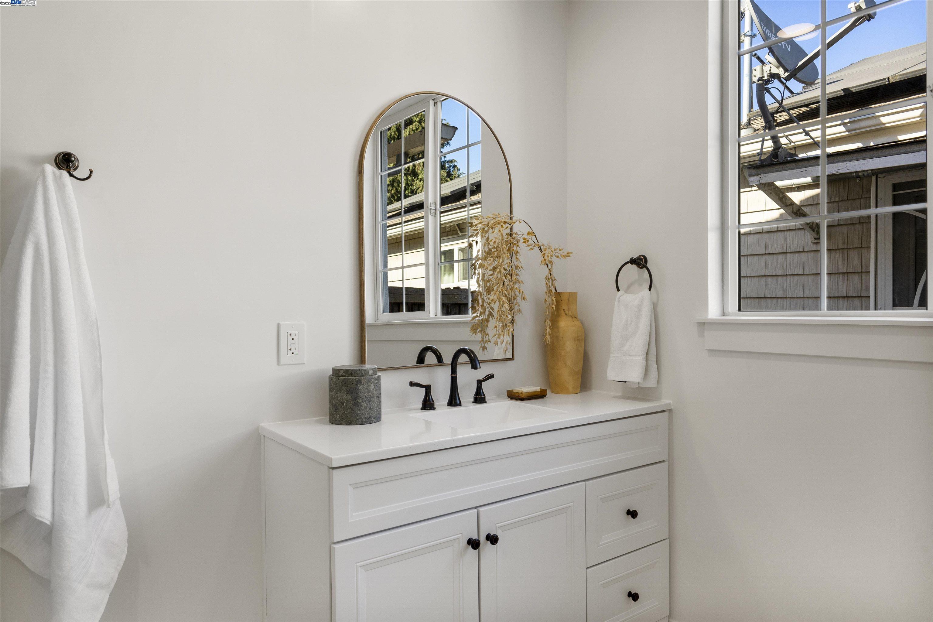 Detail Gallery Image 23 of 38 For 1535 Valley St, San Leandro,  CA 94577 - 3 Beds | 2 Baths