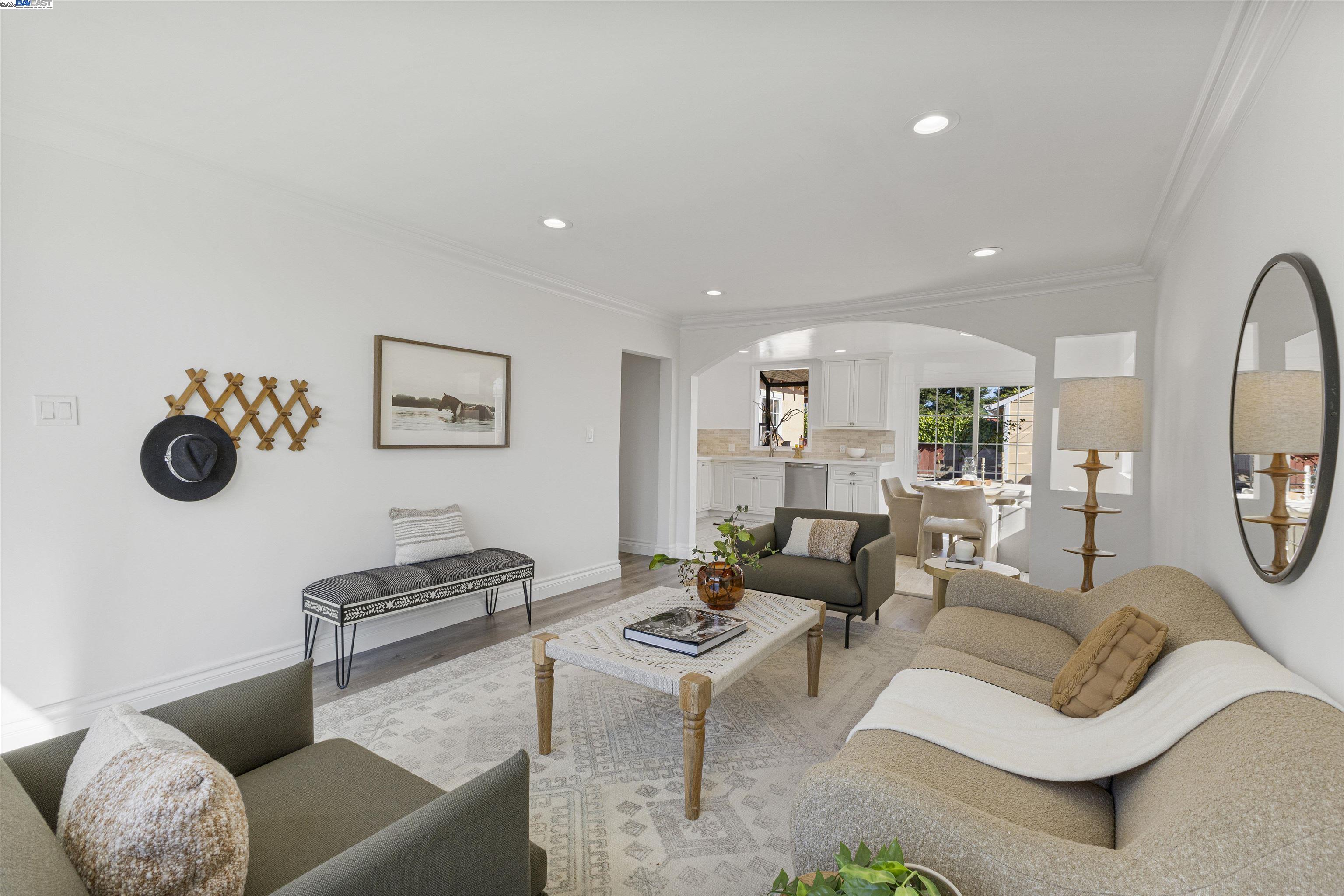 Detail Gallery Image 5 of 38 For 1535 Valley St, San Leandro,  CA 94577 - 3 Beds | 2 Baths