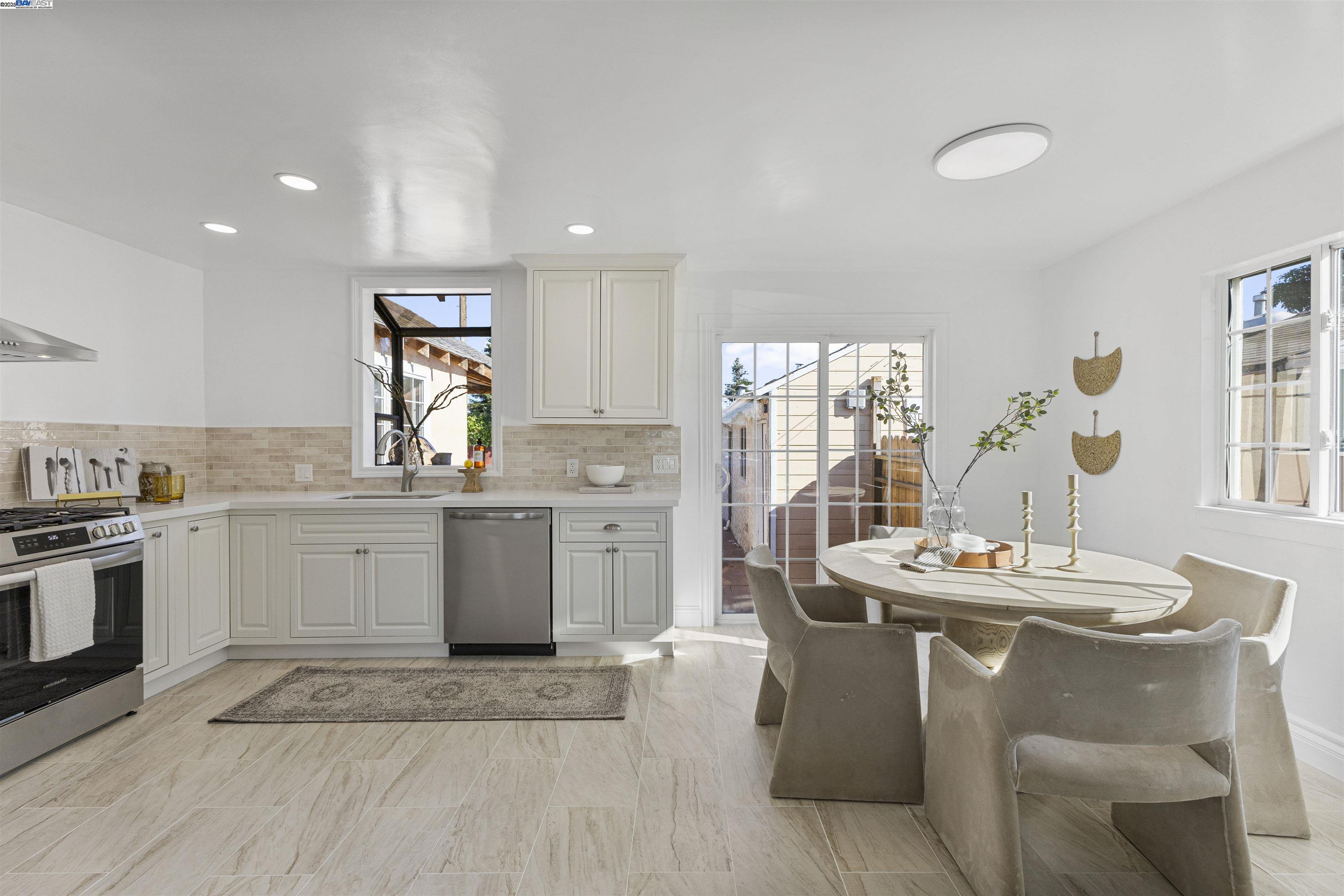 Detail Gallery Image 9 of 38 For 1535 Valley St, San Leandro,  CA 94577 - 3 Beds | 2 Baths
