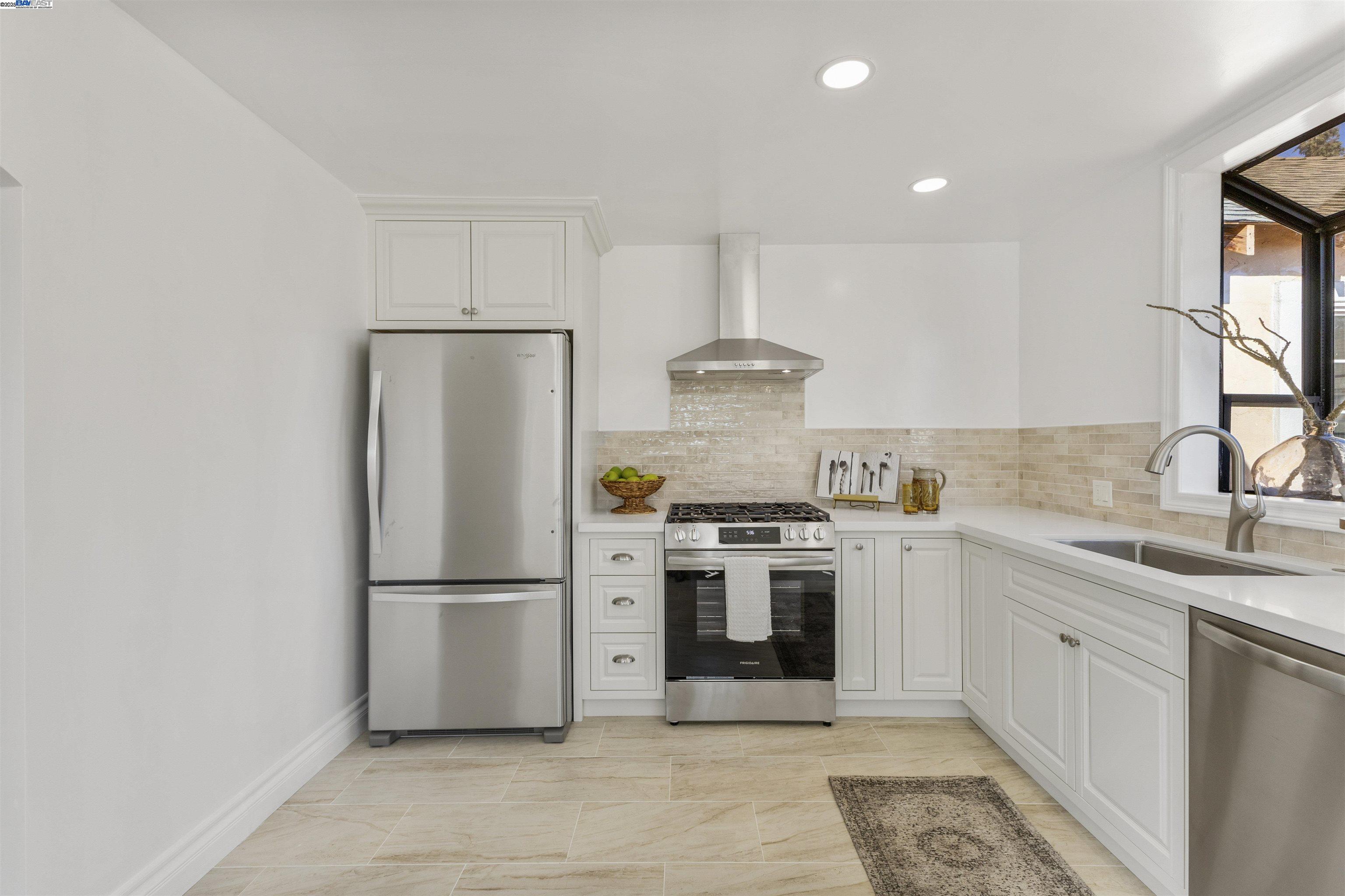 Detail Gallery Image 10 of 38 For 1535 Valley St, San Leandro,  CA 94577 - 3 Beds | 2 Baths