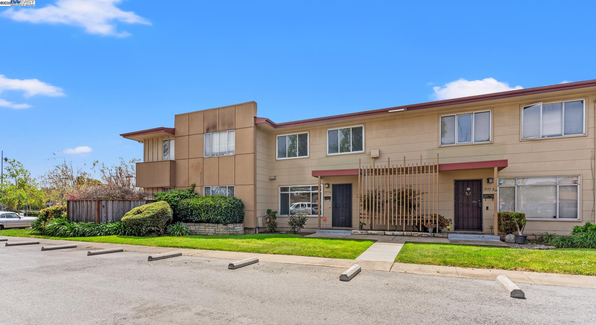 Detail Gallery Image 2 of 25 For 1573 Marina Ct a,  San Mateo,  CA 94403 - 3 Beds | 1 Baths
