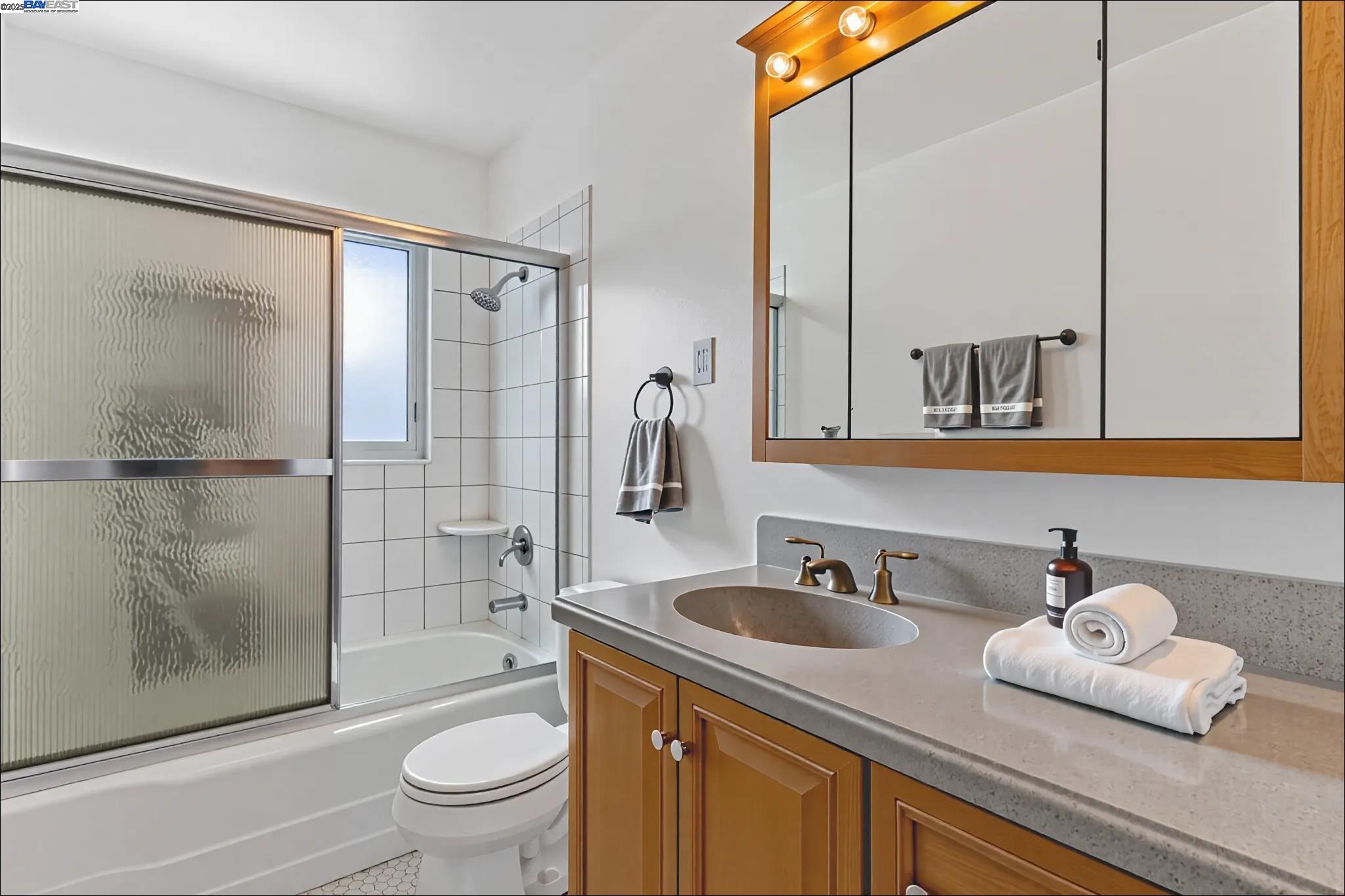 Detail Gallery Image 24 of 32 For 1573 Marina Ct a,  San Mateo,  CA 94403 - 3 Beds | 1 Baths