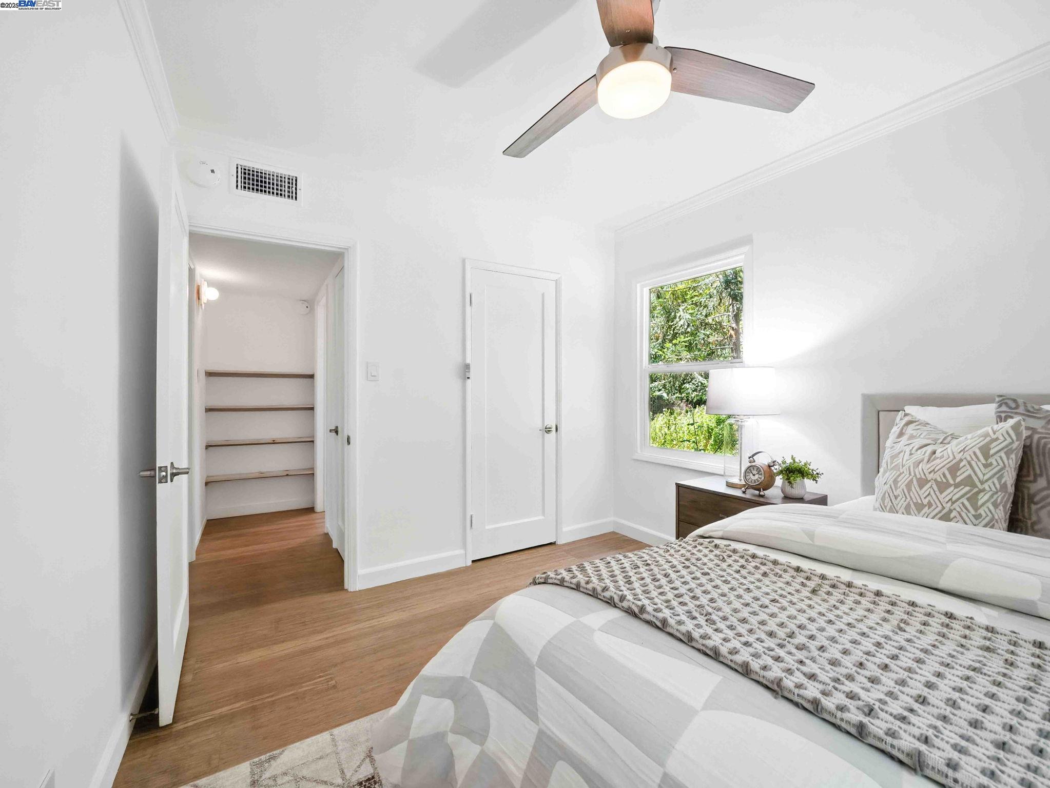 Detail Gallery Image 13 of 36 For 160 Moraga Way, Orinda,  CA 94563 - 3 Beds | 2/1 Baths