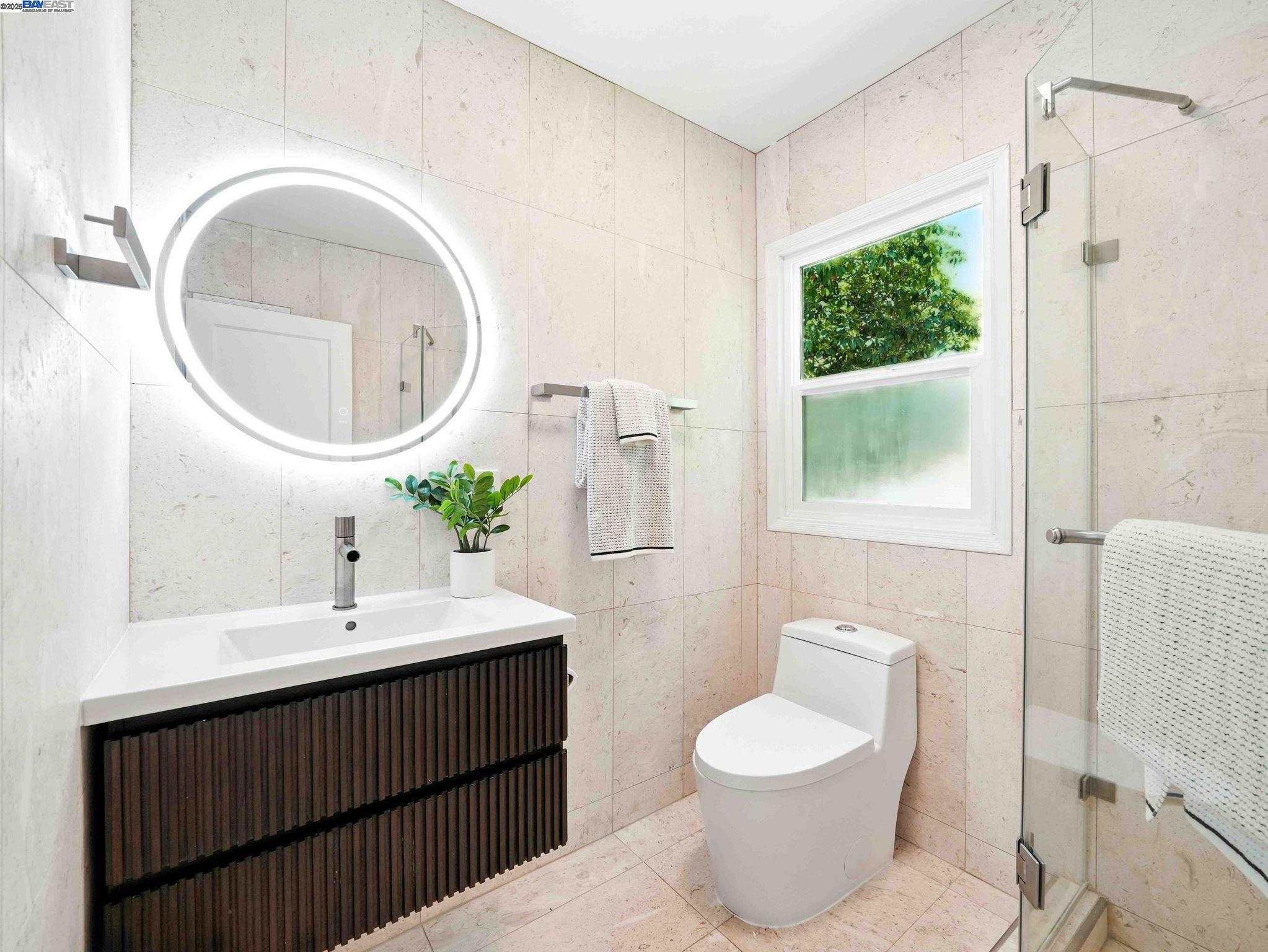 Detail Gallery Image 14 of 36 For 160 Moraga Way, Orinda,  CA 94563 - 3 Beds | 2/1 Baths