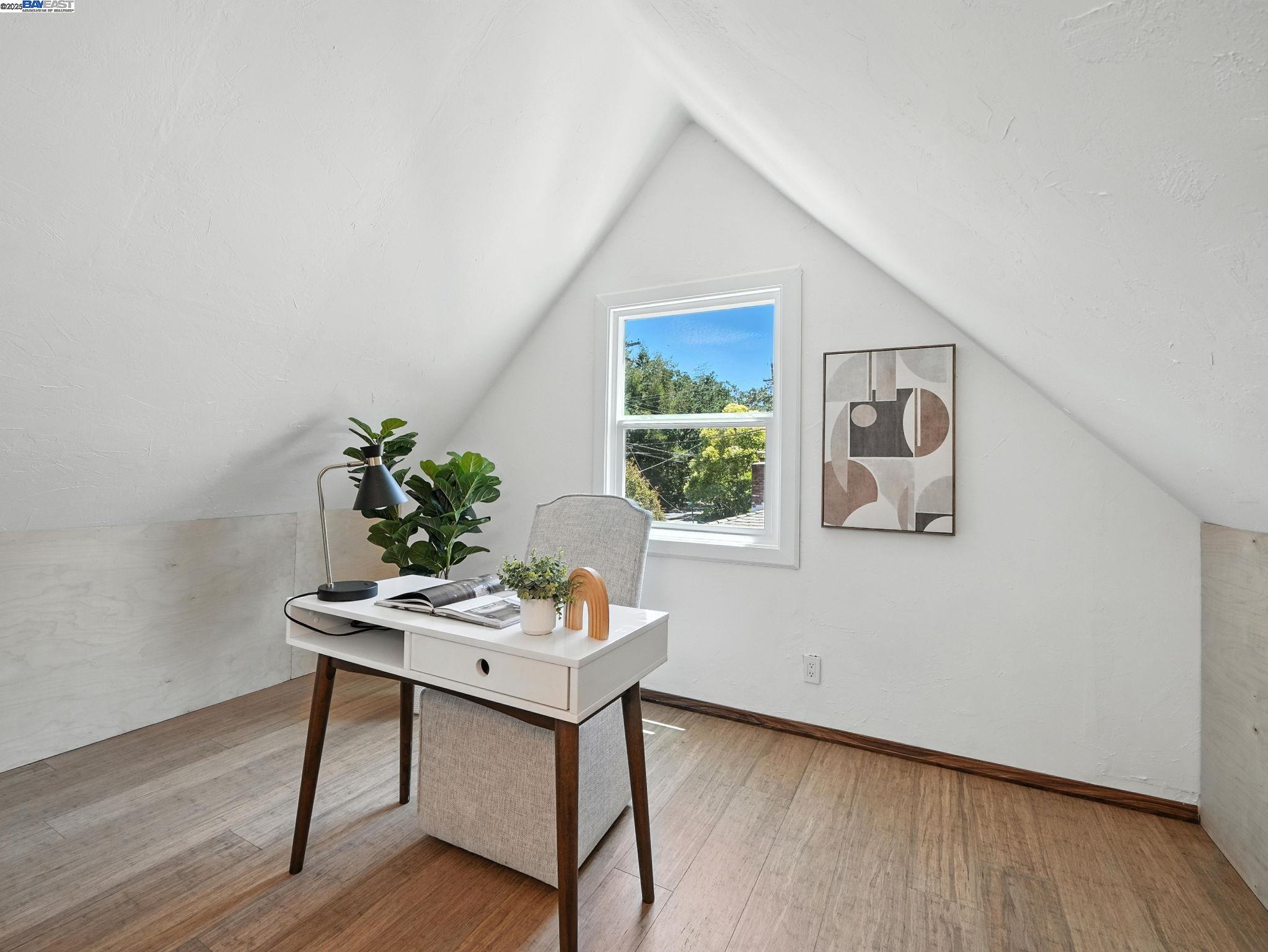 Detail Gallery Image 18 of 36 For 160 Moraga Way, Orinda,  CA 94563 - 3 Beds | 2/1 Baths