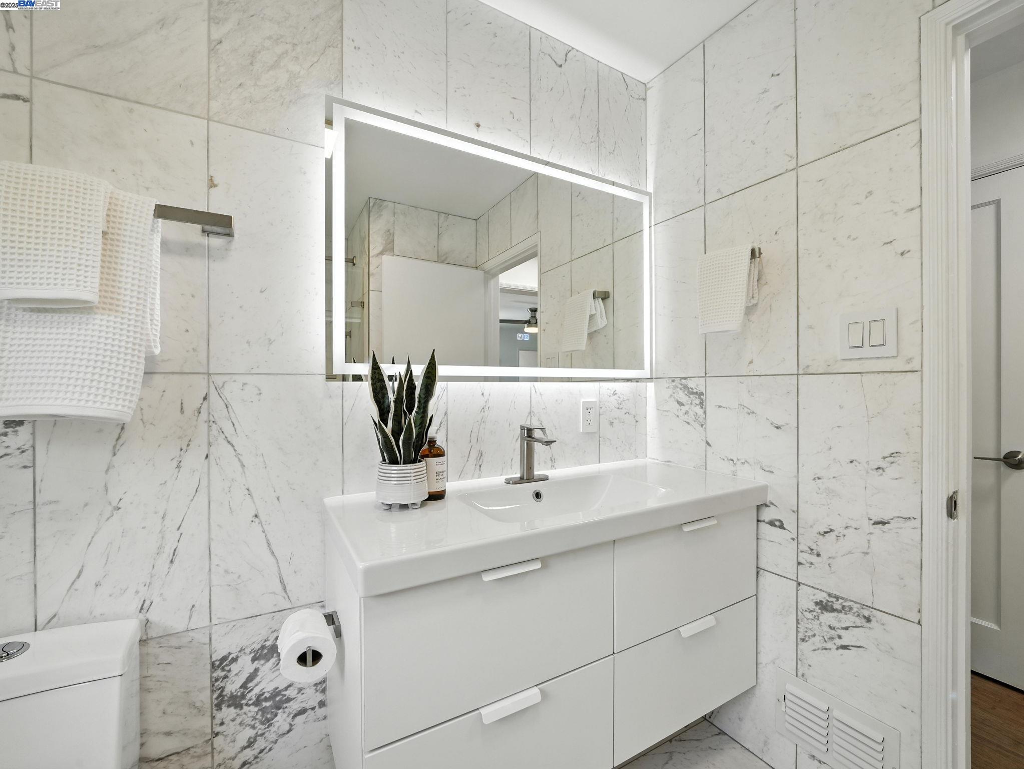 Detail Gallery Image 20 of 36 For 160 Moraga Way, Orinda,  CA 94563 - 3 Beds | 2/1 Baths