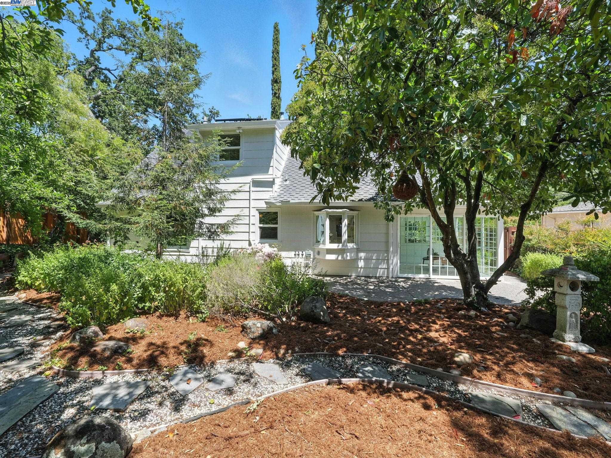 Detail Gallery Image 27 of 36 For 160 Moraga Way, Orinda,  CA 94563 - 3 Beds | 2/1 Baths
