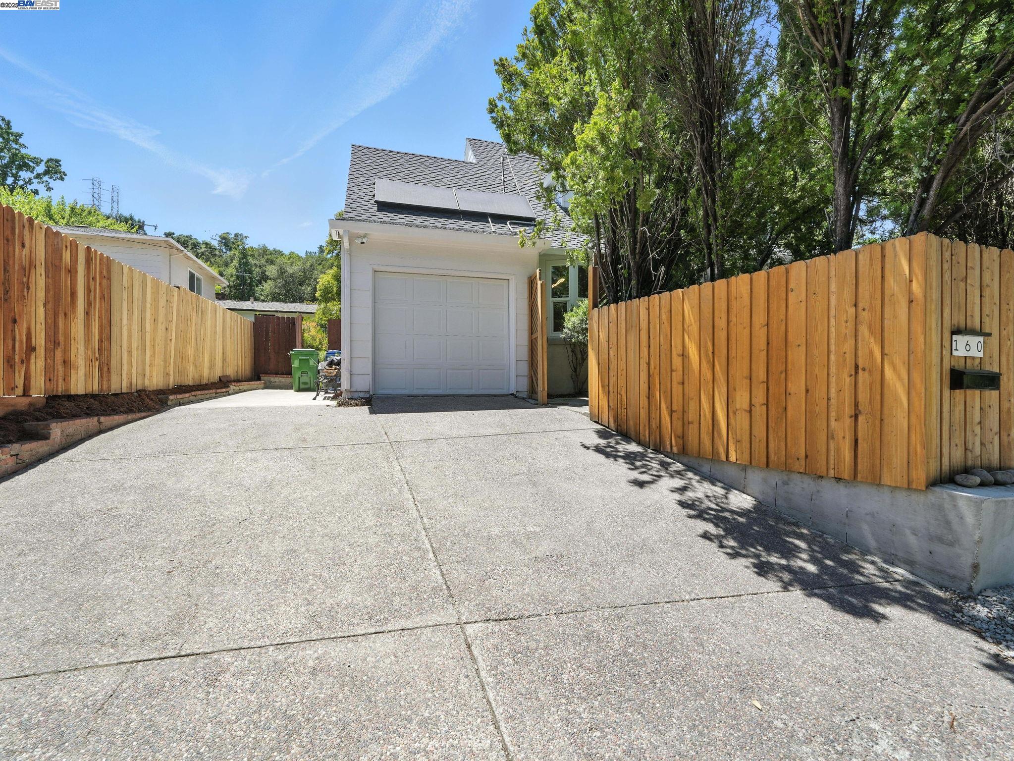 Detail Gallery Image 30 of 36 For 160 Moraga Way, Orinda,  CA 94563 - 3 Beds | 2/1 Baths