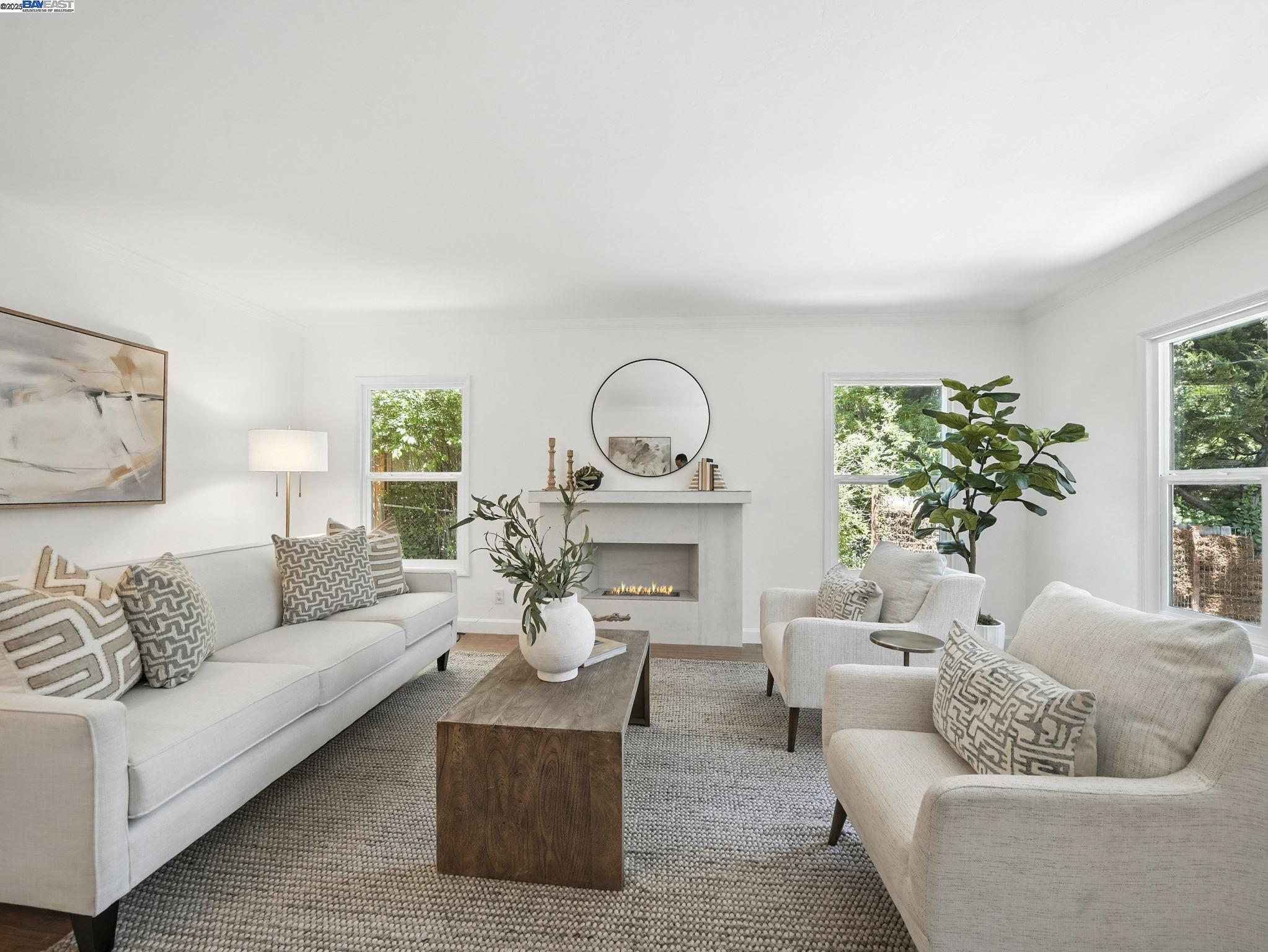 Detail Gallery Image 4 of 36 For 160 Moraga Way, Orinda,  CA 94563 - 3 Beds | 2/1 Baths