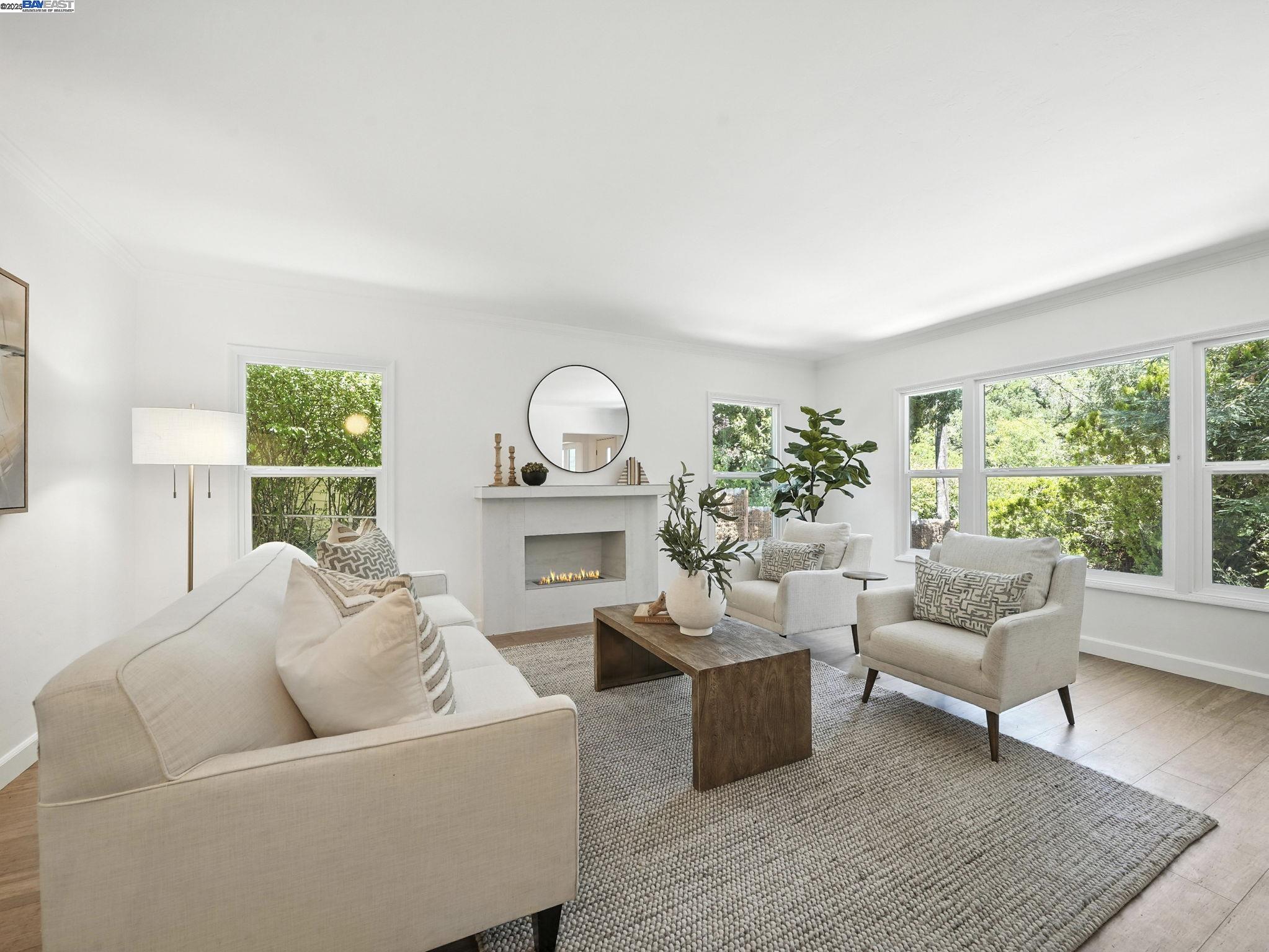 Detail Gallery Image 5 of 36 For 160 Moraga Way, Orinda,  CA 94563 - 3 Beds | 2/1 Baths