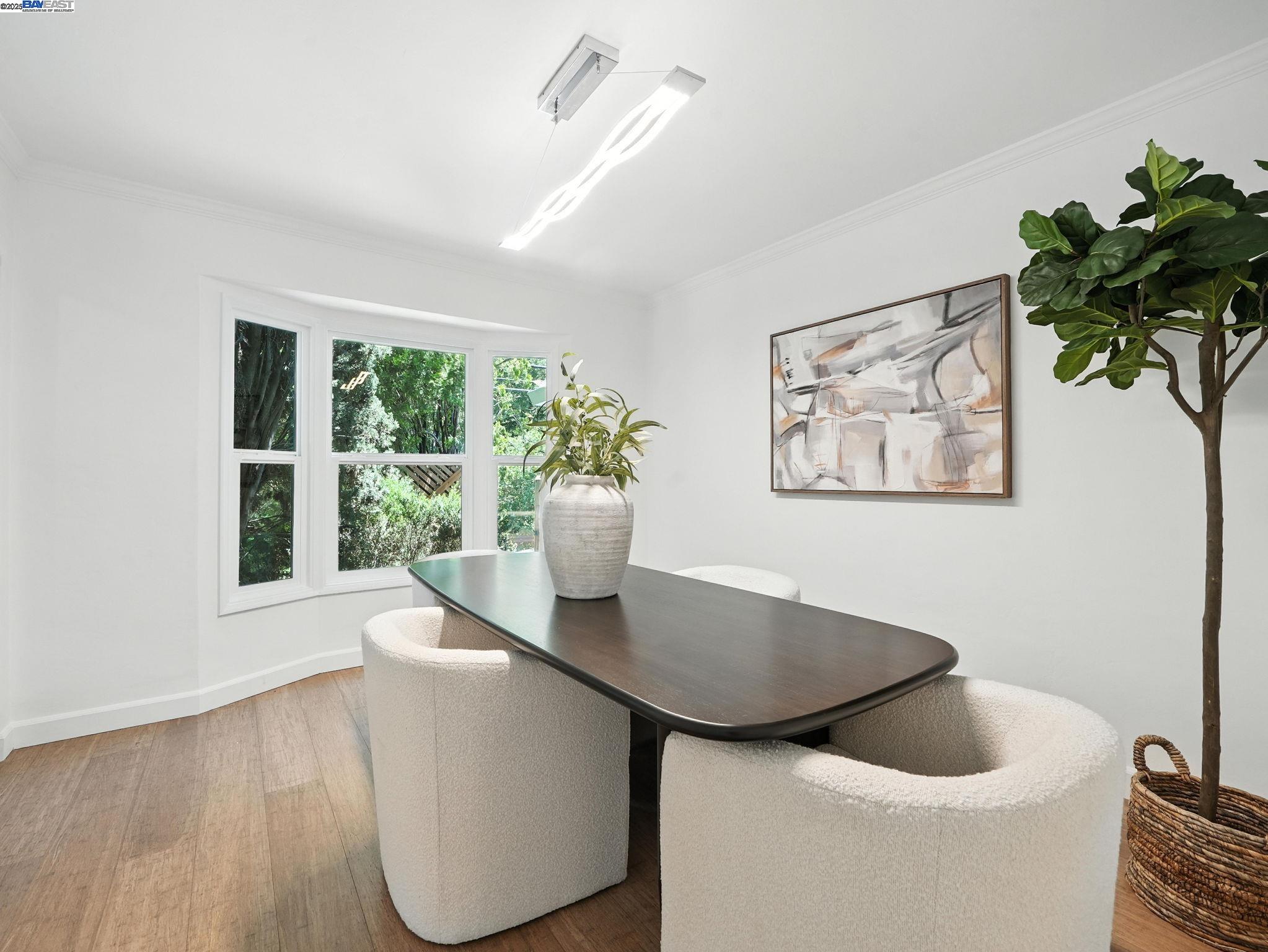 Detail Gallery Image 7 of 36 For 160 Moraga Way, Orinda,  CA 94563 - 3 Beds | 2/1 Baths