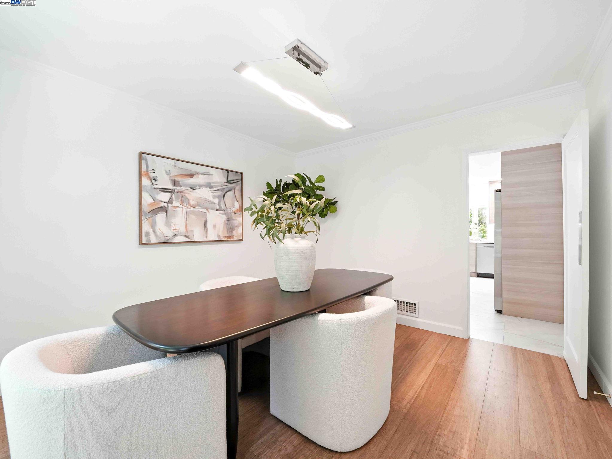 Detail Gallery Image 8 of 36 For 160 Moraga Way, Orinda,  CA 94563 - 3 Beds | 2/1 Baths