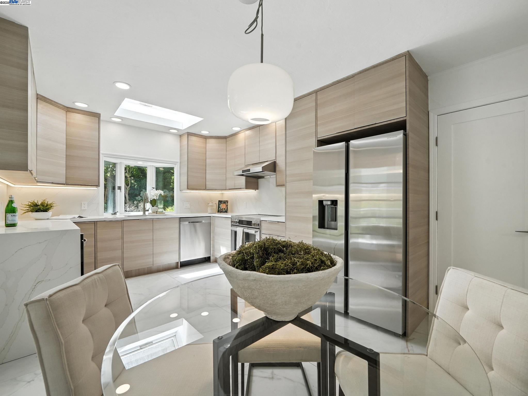 Detail Gallery Image 9 of 36 For 160 Moraga Way, Orinda,  CA 94563 - 3 Beds | 2/1 Baths