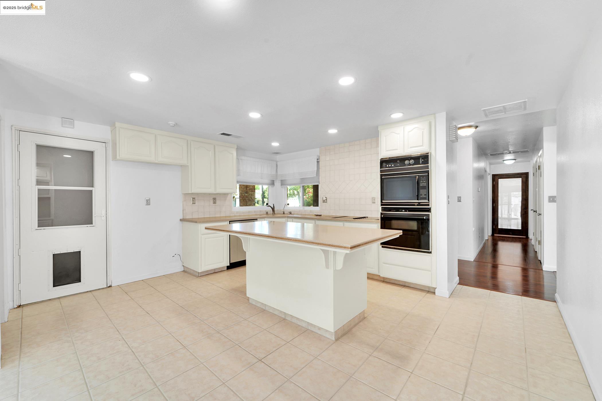 Detail Gallery Image 19 of 43 For 5323 Virtue Arc Dr, Stockton,  CA 95207 - 4 Beds | 2 Baths