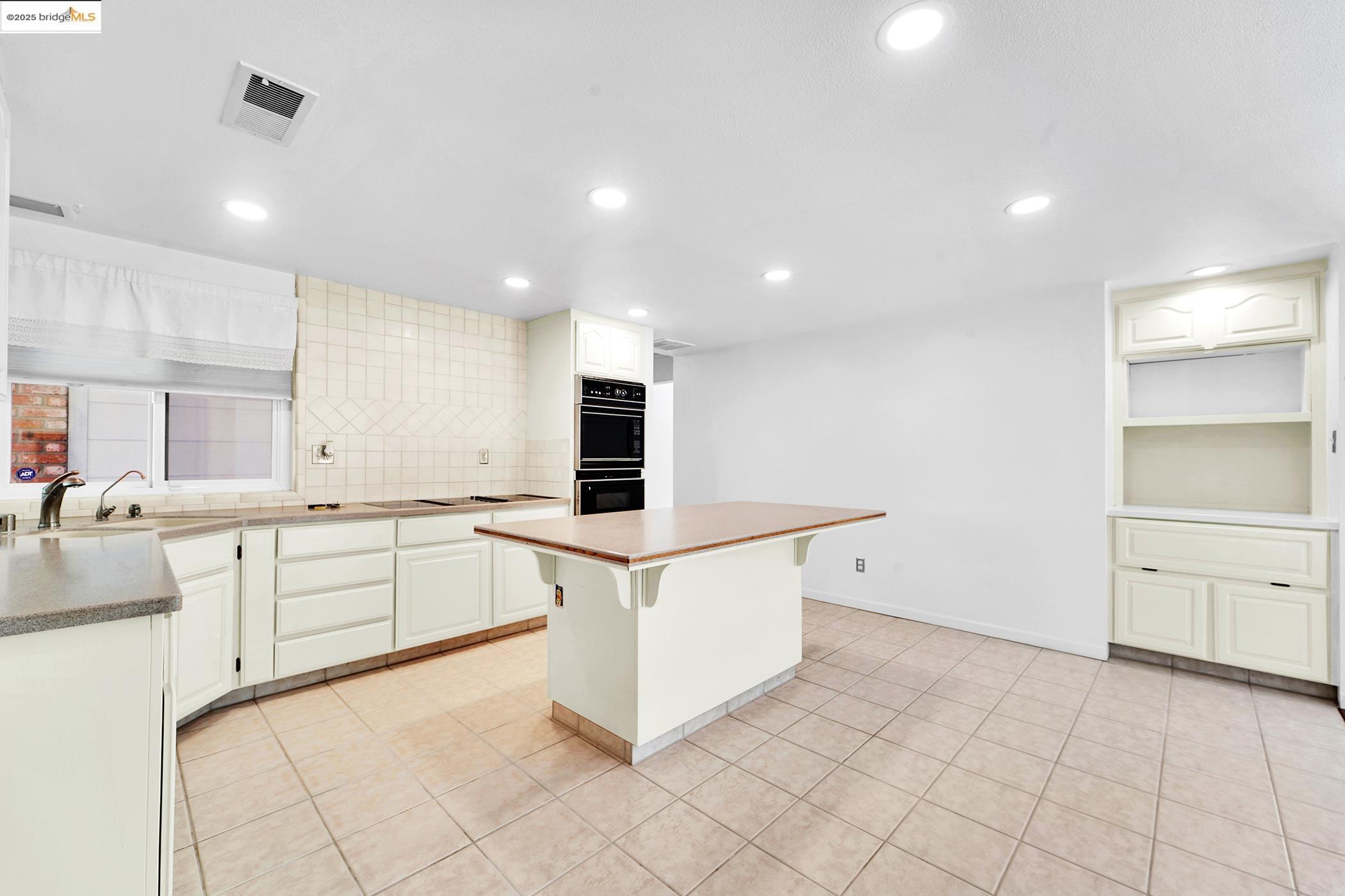Detail Gallery Image 20 of 43 For 5323 Virtue Arc Dr, Stockton,  CA 95207 - 4 Beds | 2 Baths