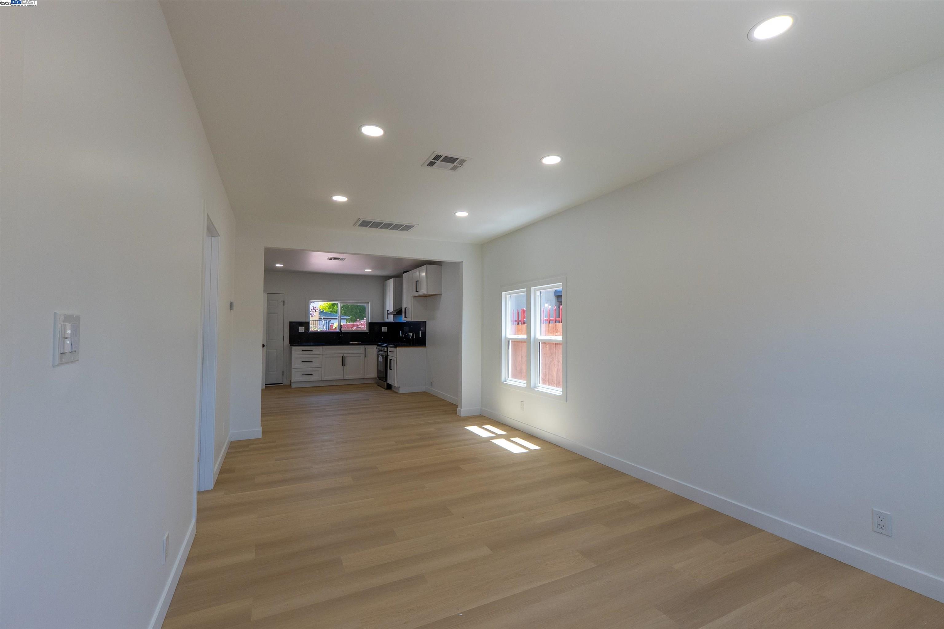 Detail Gallery Image 11 of 50 For 1276 64th Ave, Oakland,  CA 94621 - 2 Beds | 1 Baths