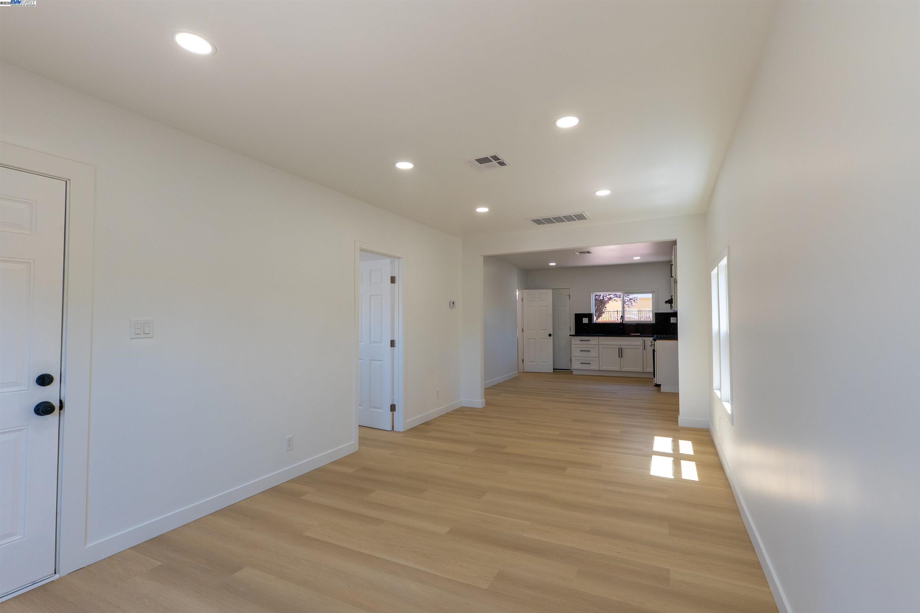 Detail Gallery Image 12 of 50 For 1276 64th Ave, Oakland,  CA 94621 - 2 Beds | 1 Baths